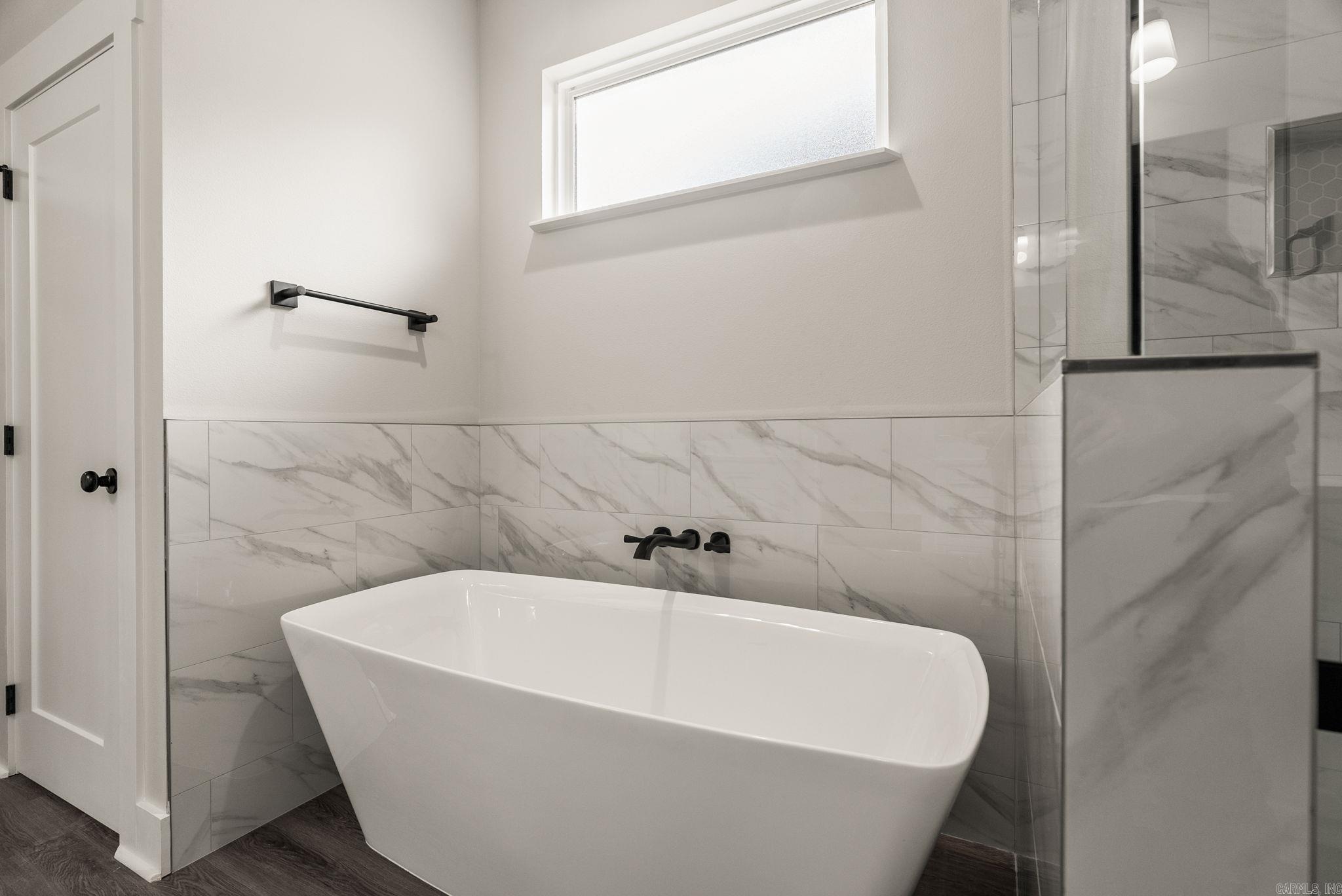 CREEKSIDE - Residential