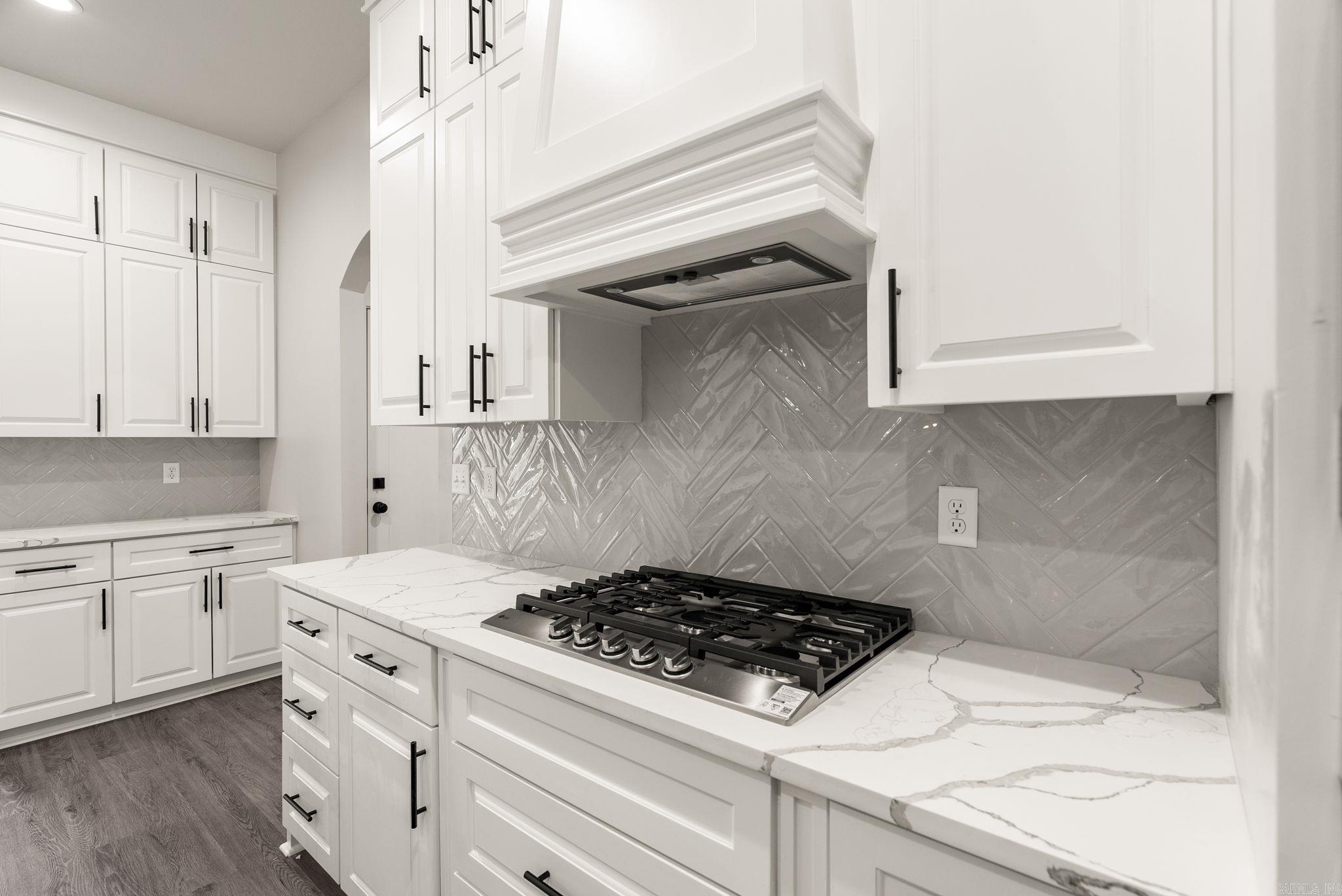 CREEKSIDE - Residential