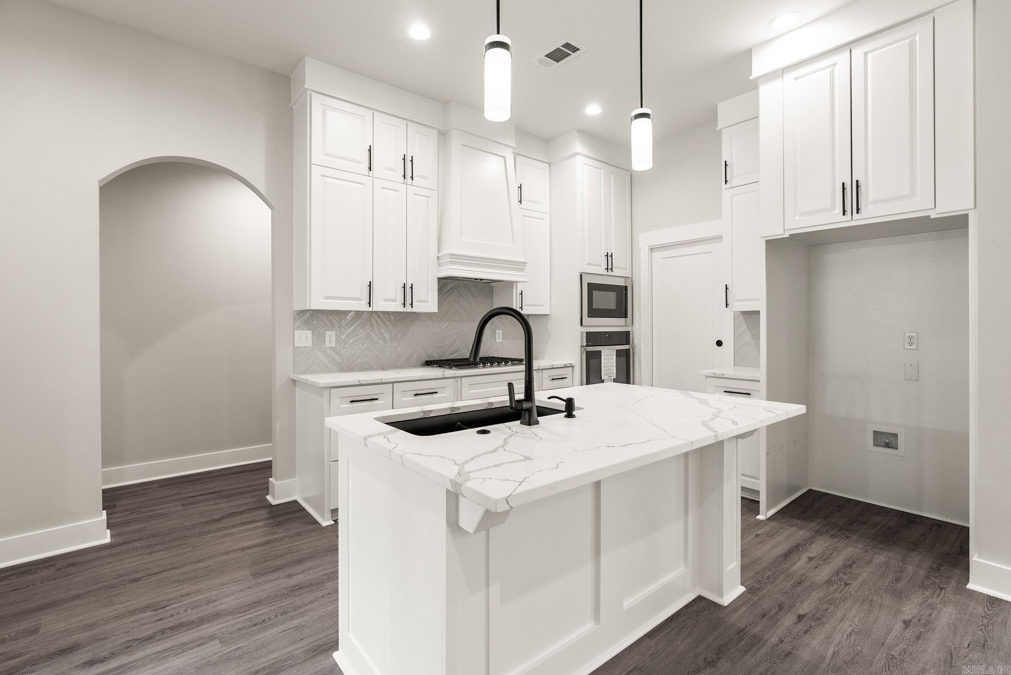 CREEKSIDE - Residential