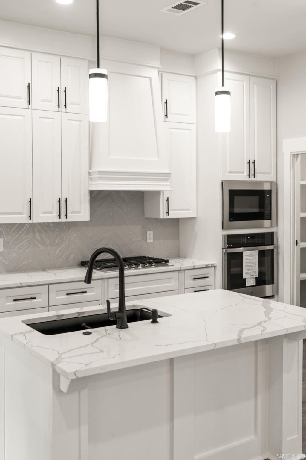 CREEKSIDE - Residential