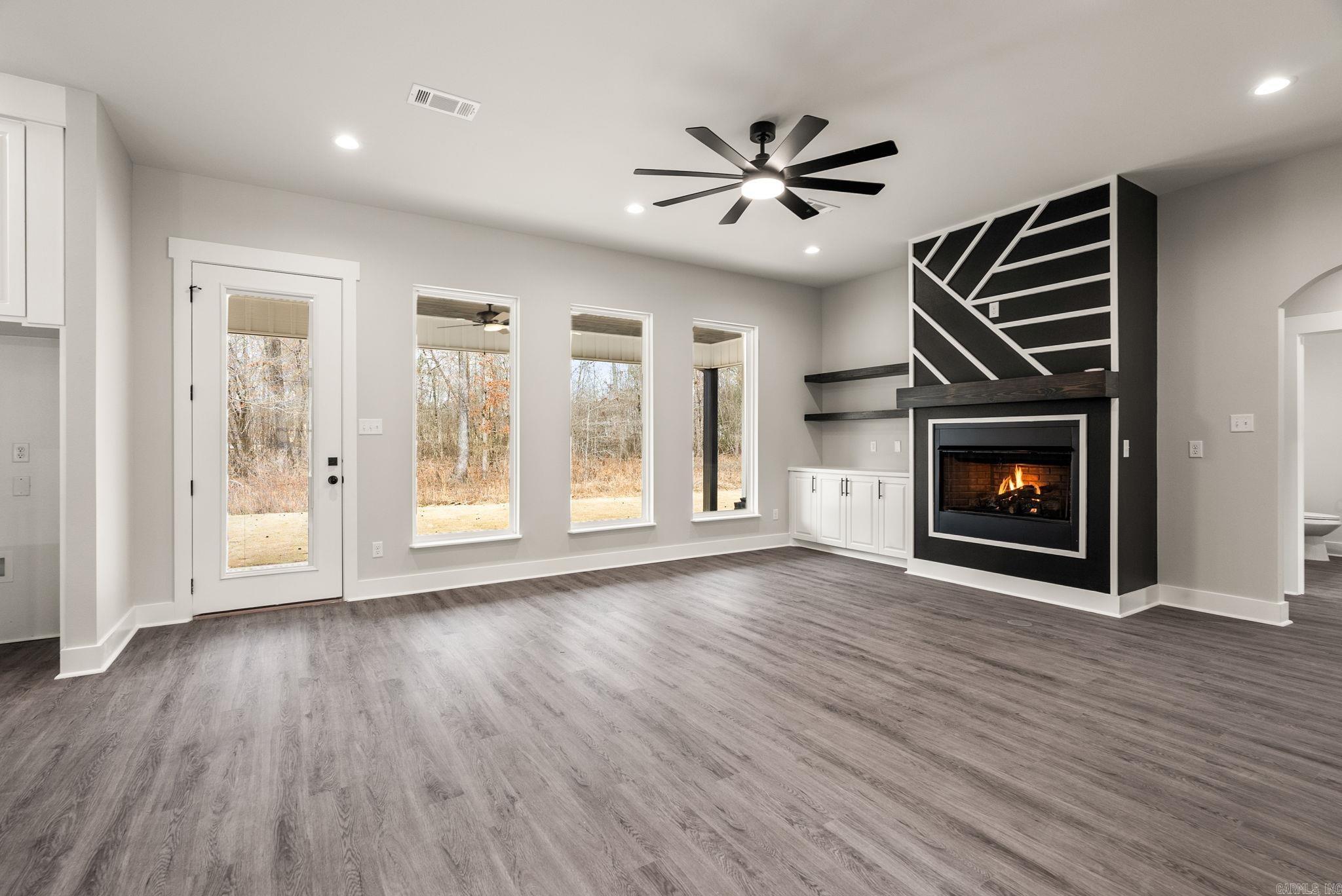 CREEKSIDE - Residential