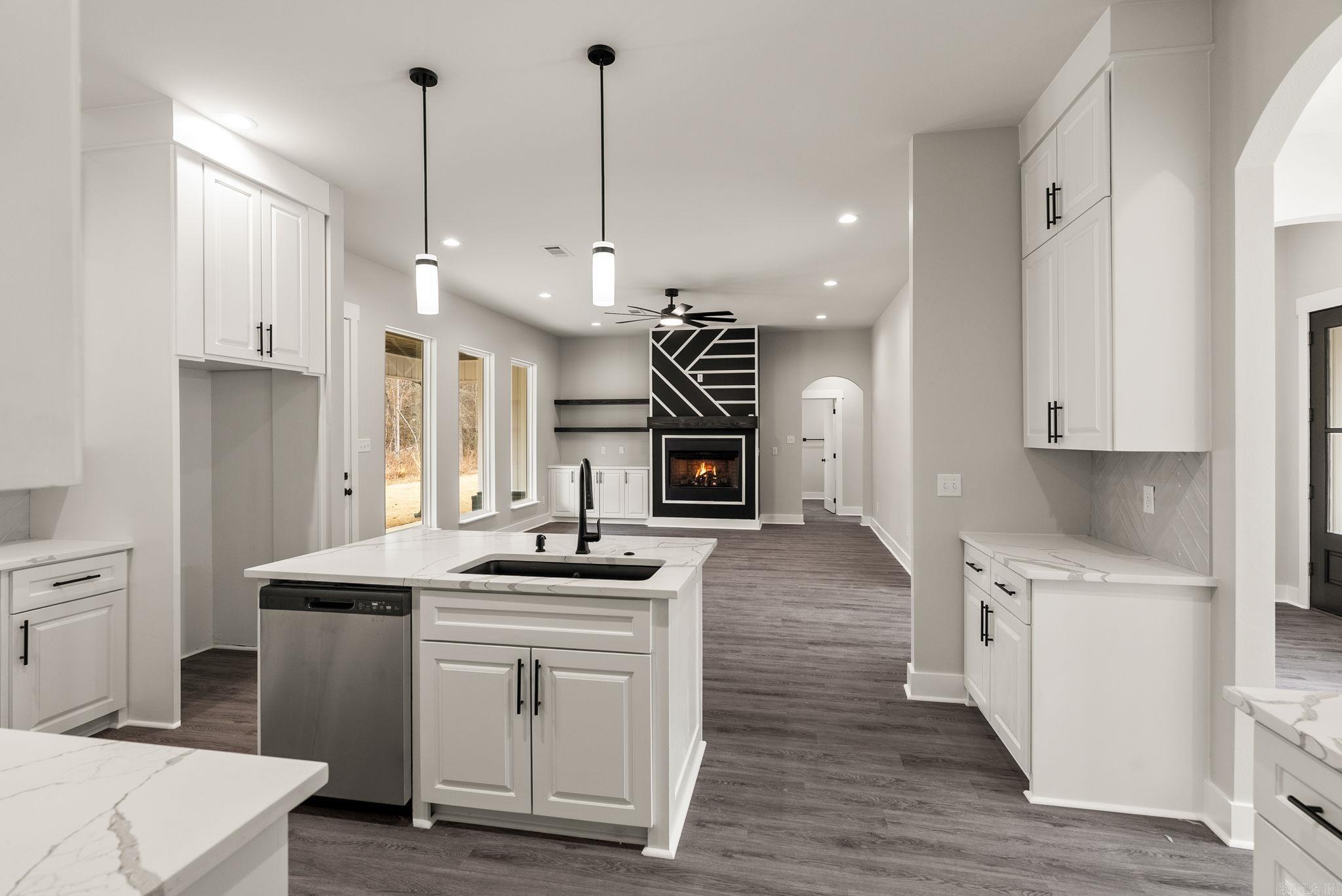 CREEKSIDE - Residential