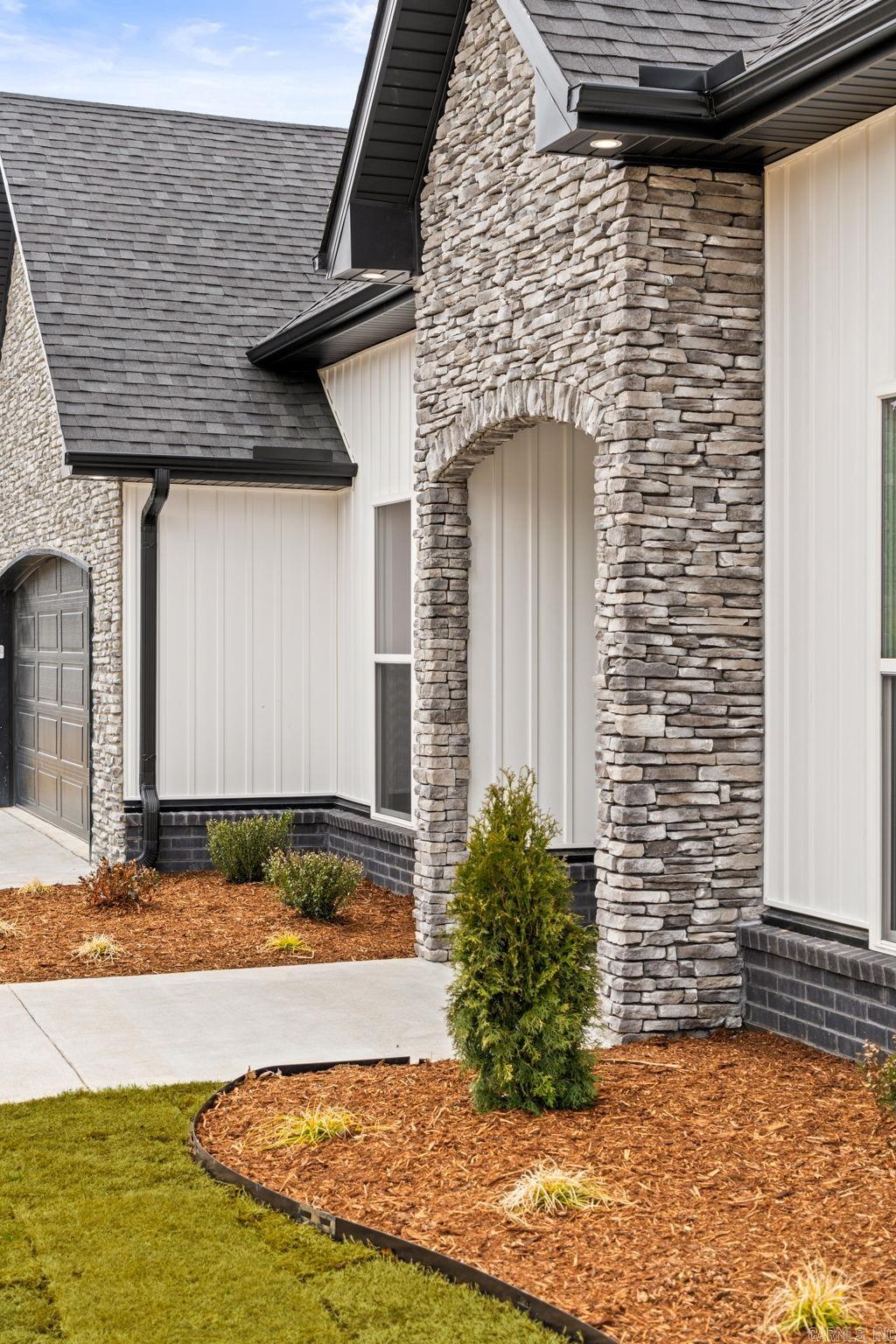 CREEKSIDE - Residential