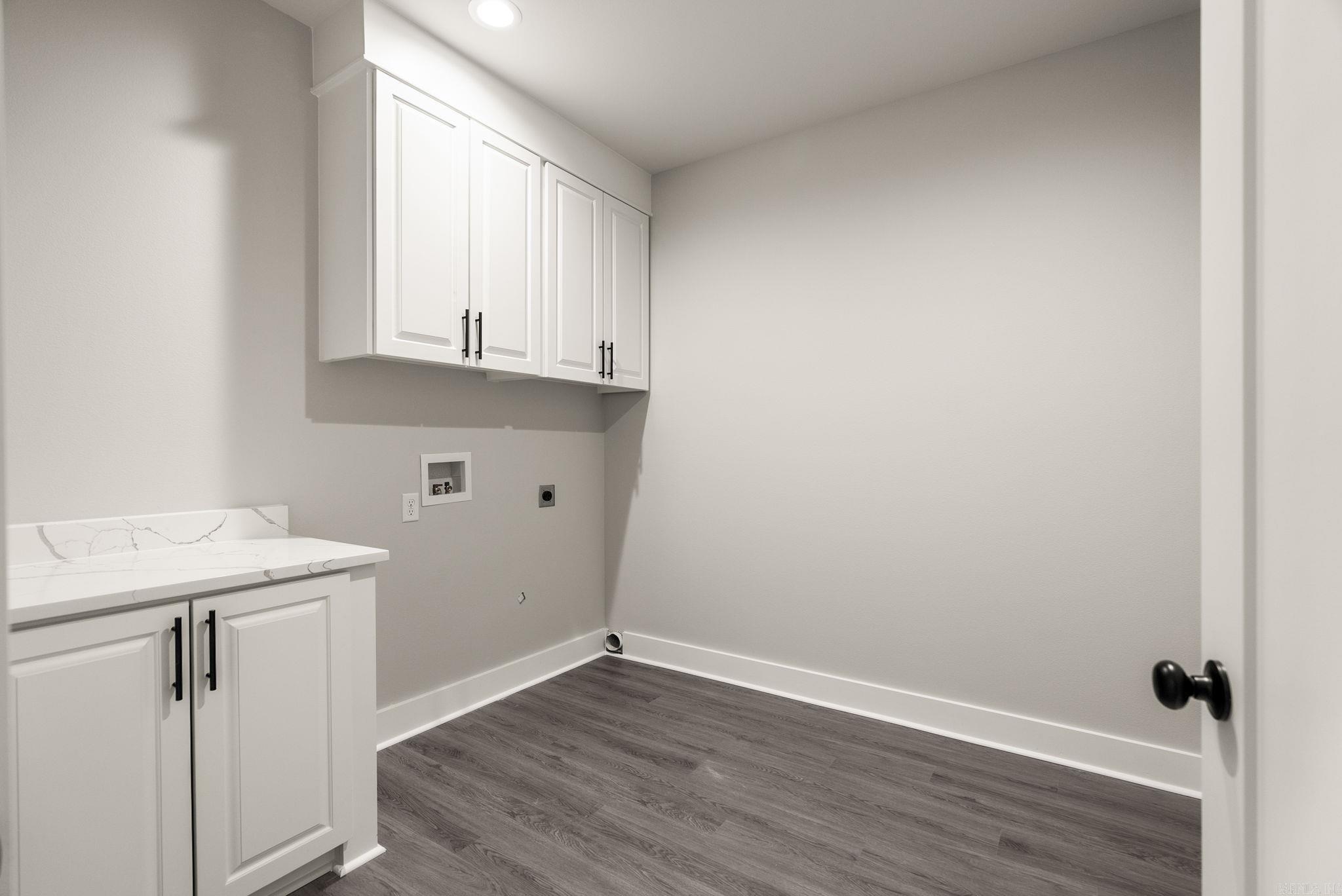 CREEKSIDE - Residential