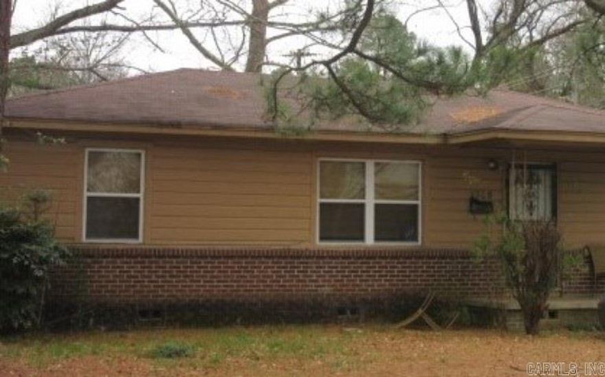 This is a cozy, clean and well maintained 3 bedroom home with a den and separate dining room. Must have references, consistent work history, consistent rental history and be able to pass a background check. Housing Vouchers Accepted.