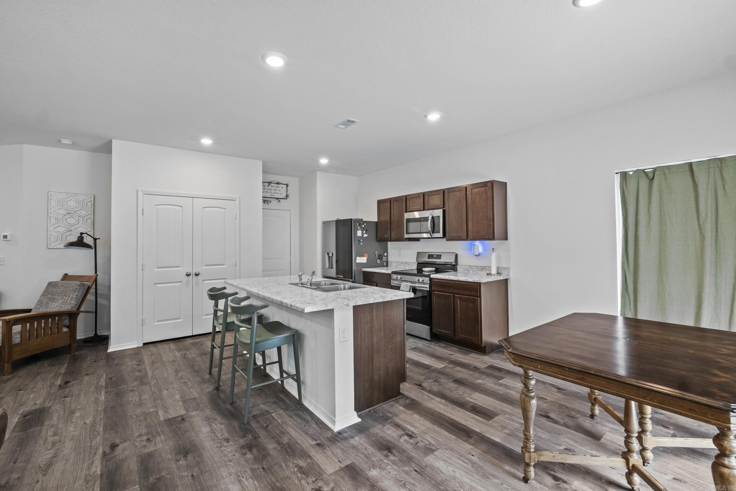COUNTRY CLUB OF ARK THE - Residential