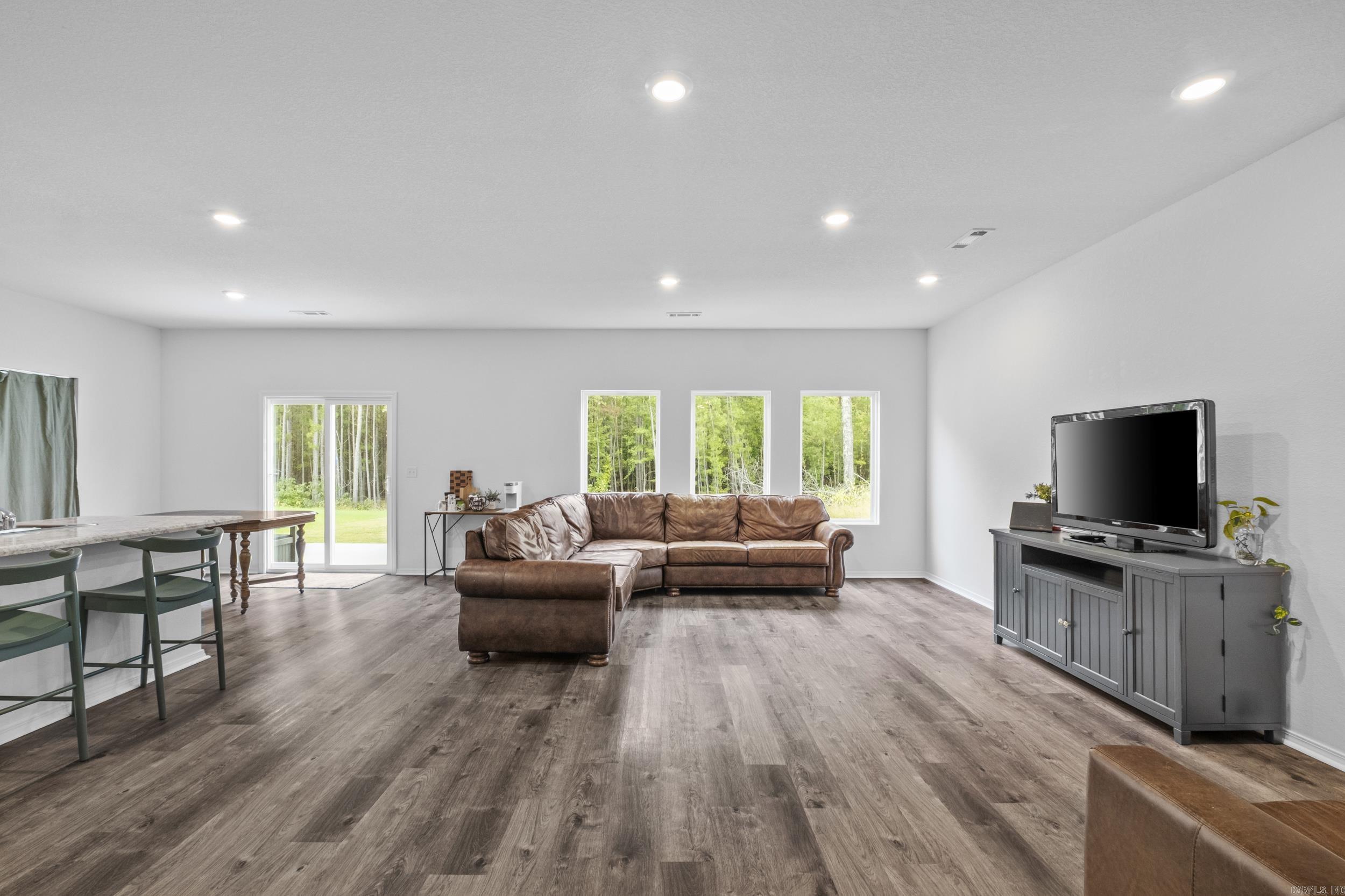 COUNTRY CLUB OF ARK THE - Residential