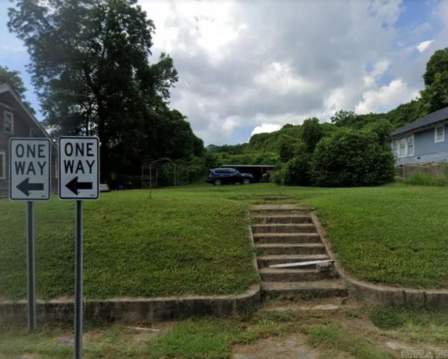 Welcome to Helena of Phillips County in Southeast Arkansas!! This .19 (+/-) acre lot is ready for you to build your new home. It is just west of the Arkansas Mississippi and the Louisiana border and other local amenities.