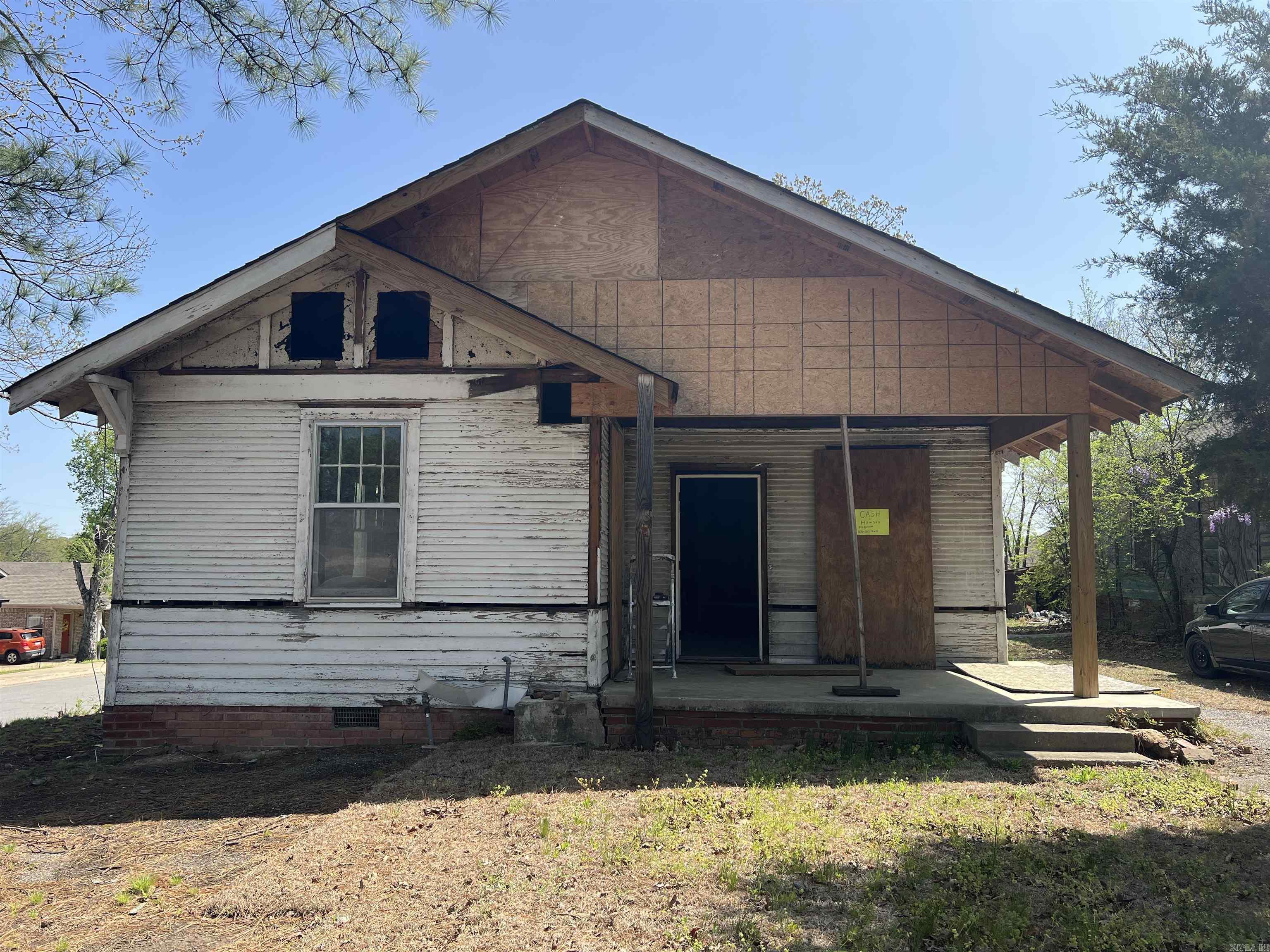 This one has been demo'd and is ready for you to finish it however you wish! Great location close to interstates, hospitals, restaurants, universities & shopping. Ceilings have been raised. Duct work is in place. No seller property disclosure. AGENTS SEE REMARKS.