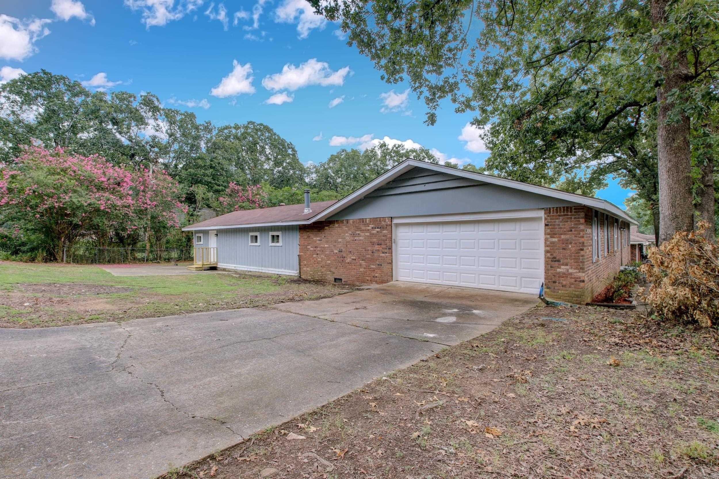 ARBOR OAKS - Residential