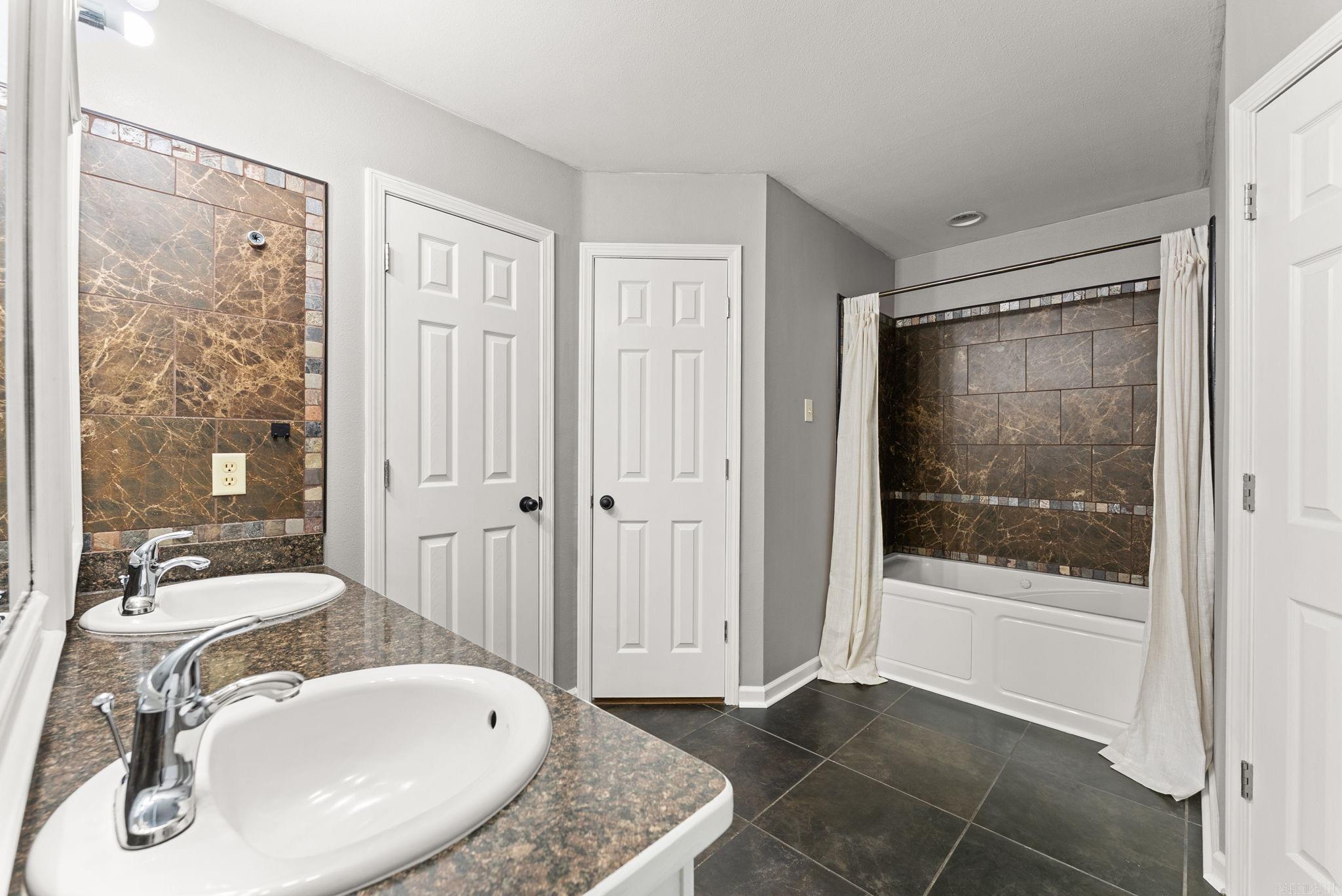 WILLIAMSBURG COVE - Residential