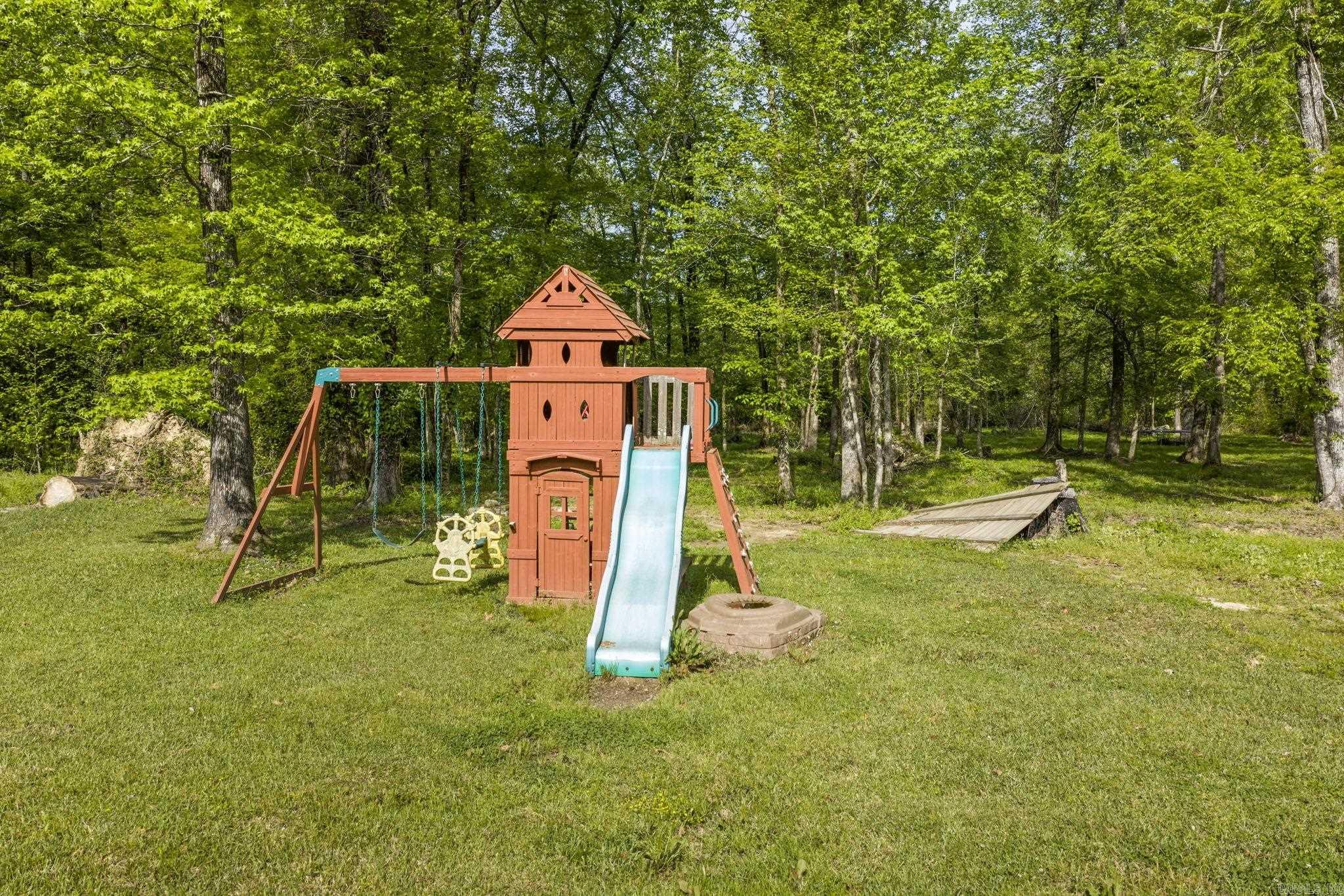 WILLIAMSBURG COVE - Residential