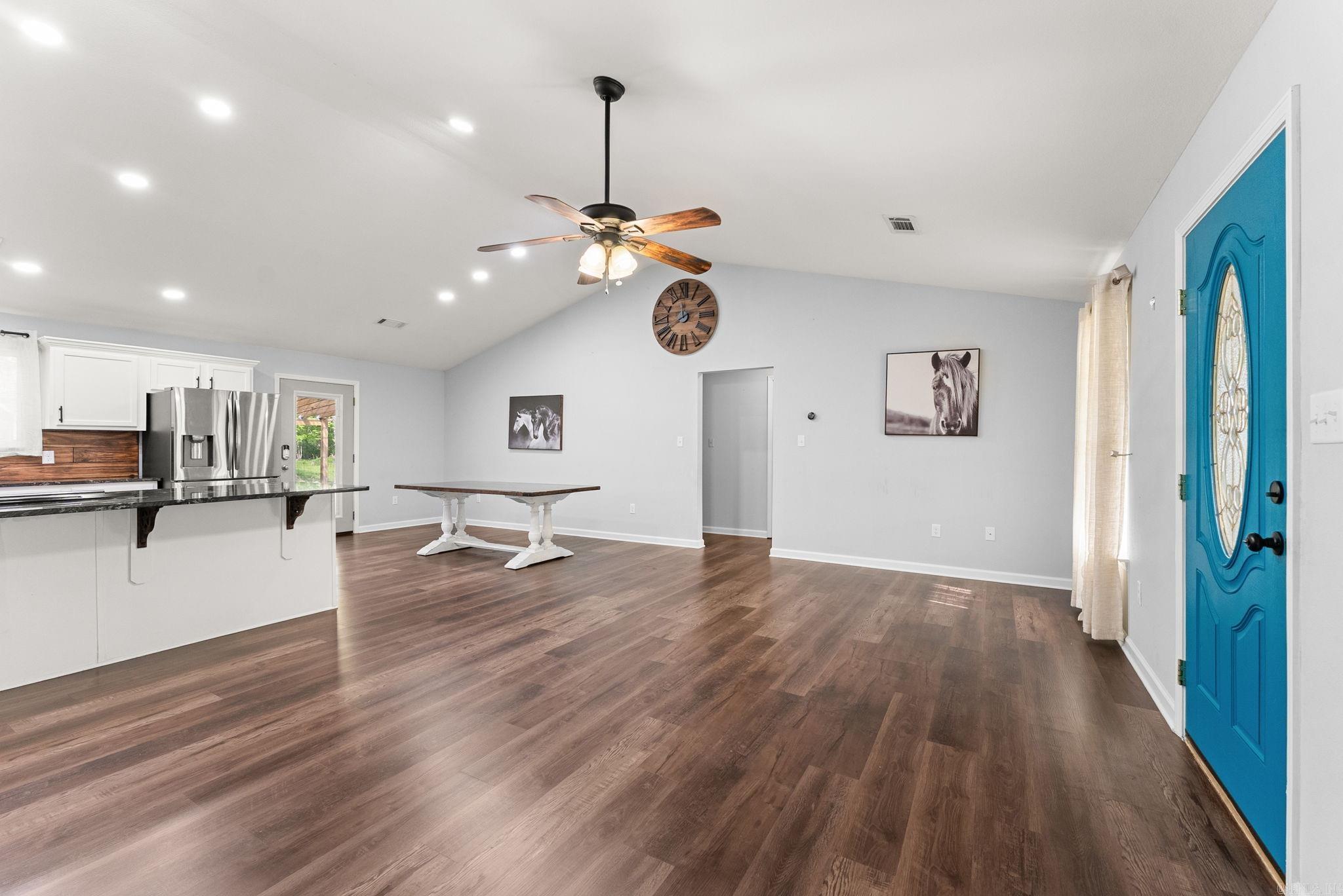 WILLIAMSBURG COVE - Residential