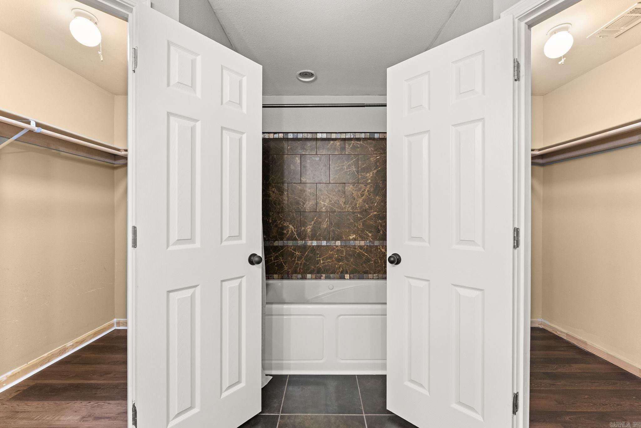 WILLIAMSBURG COVE - Residential