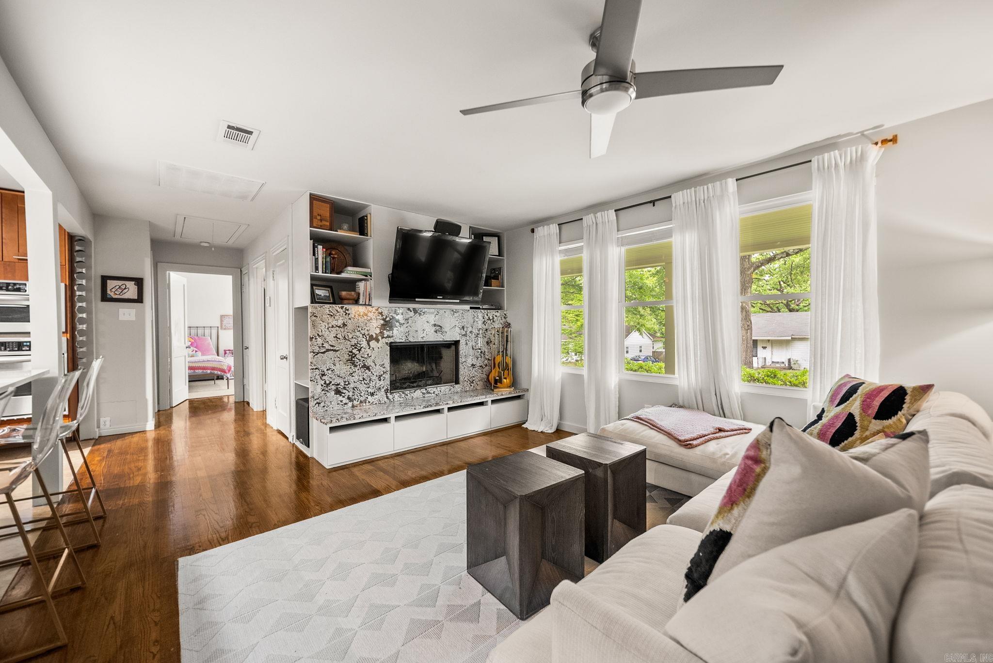 KINGWOOD PLACE - Residential