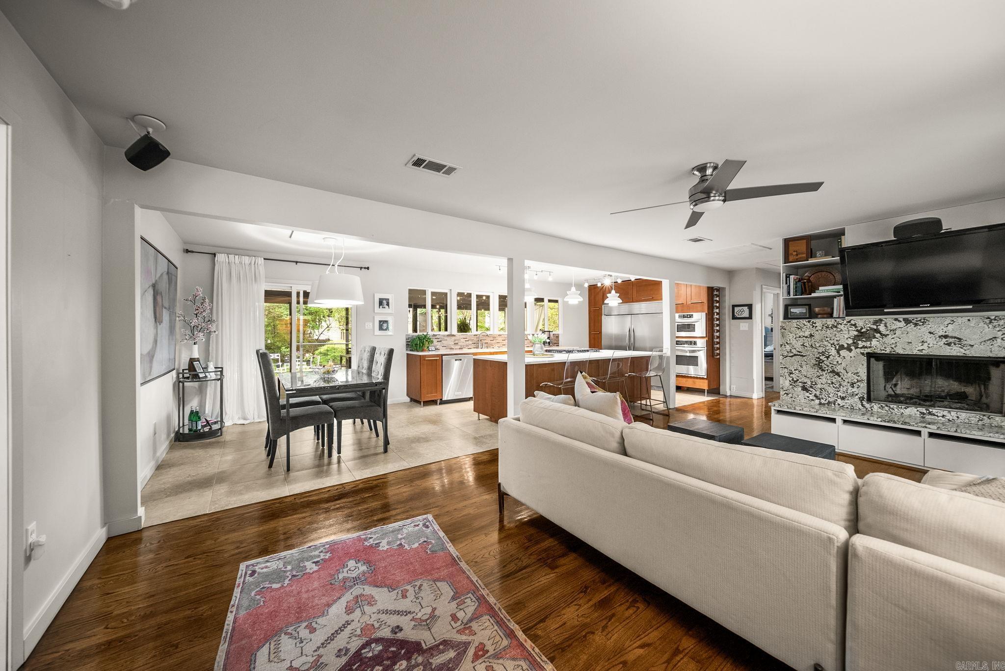 KINGWOOD PLACE - Residential