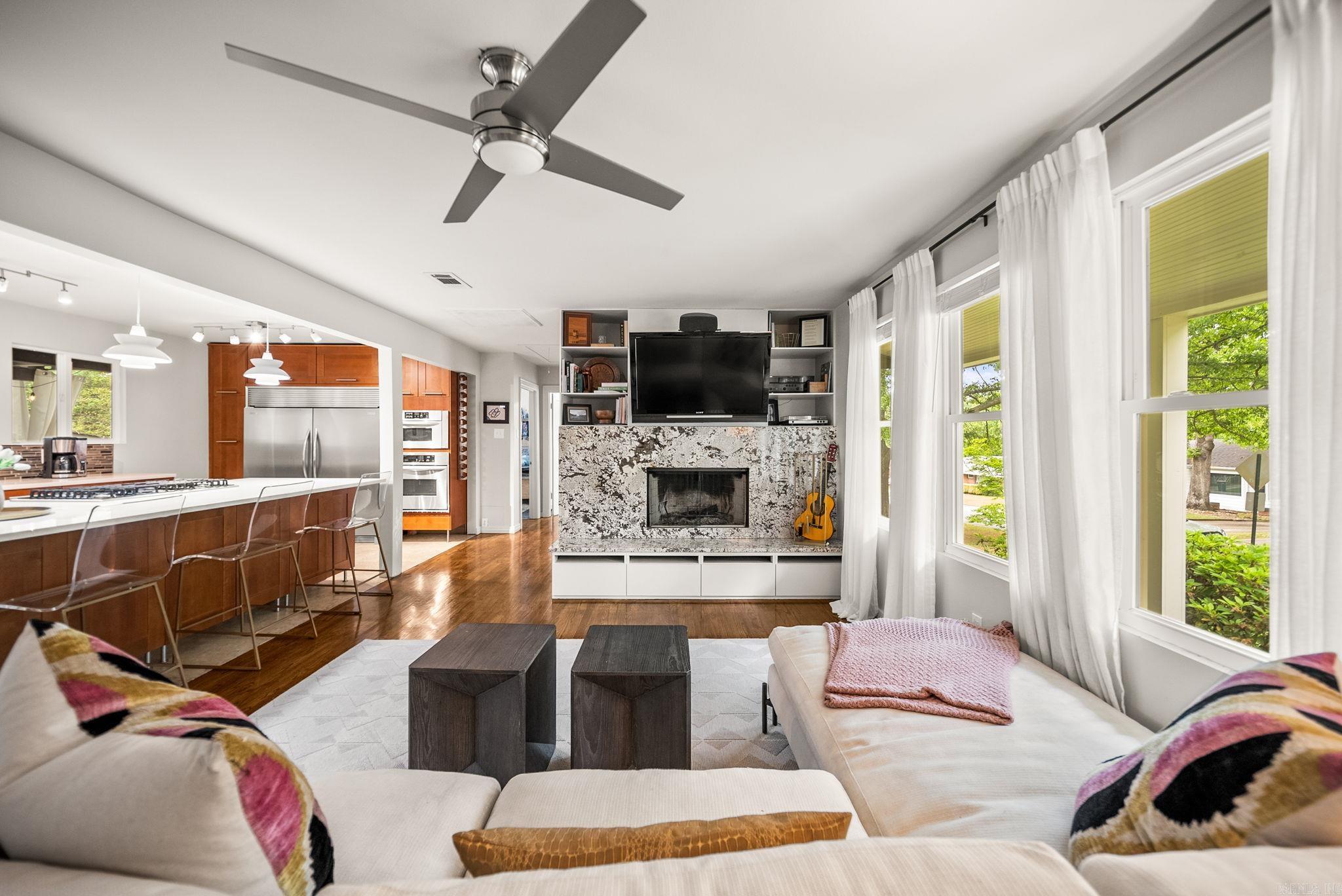 KINGWOOD PLACE - Residential