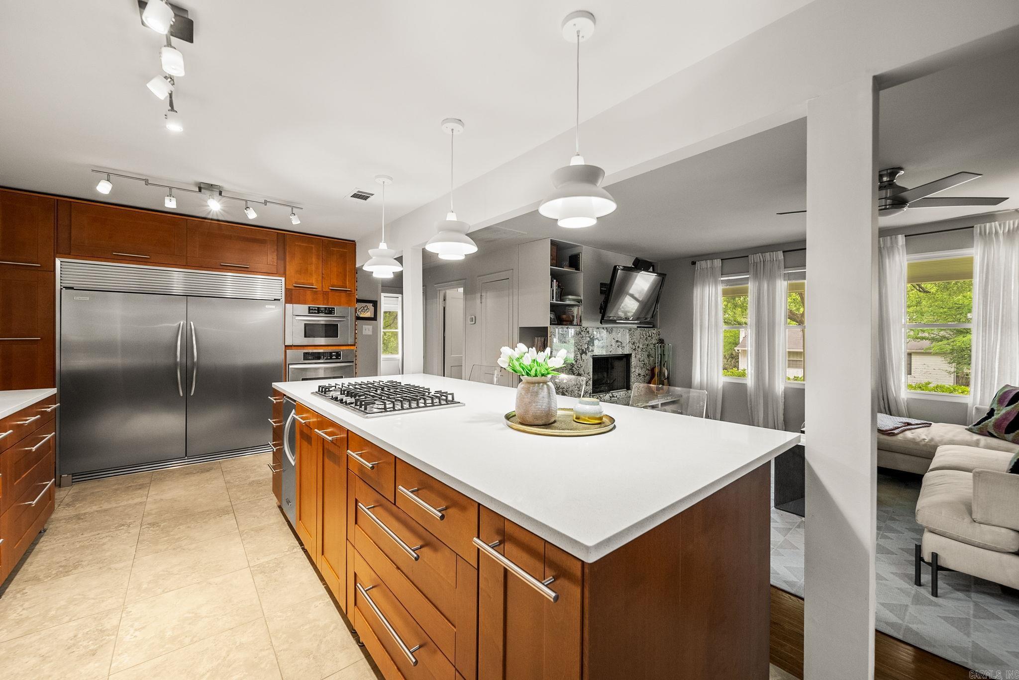 KINGWOOD PLACE - Residential