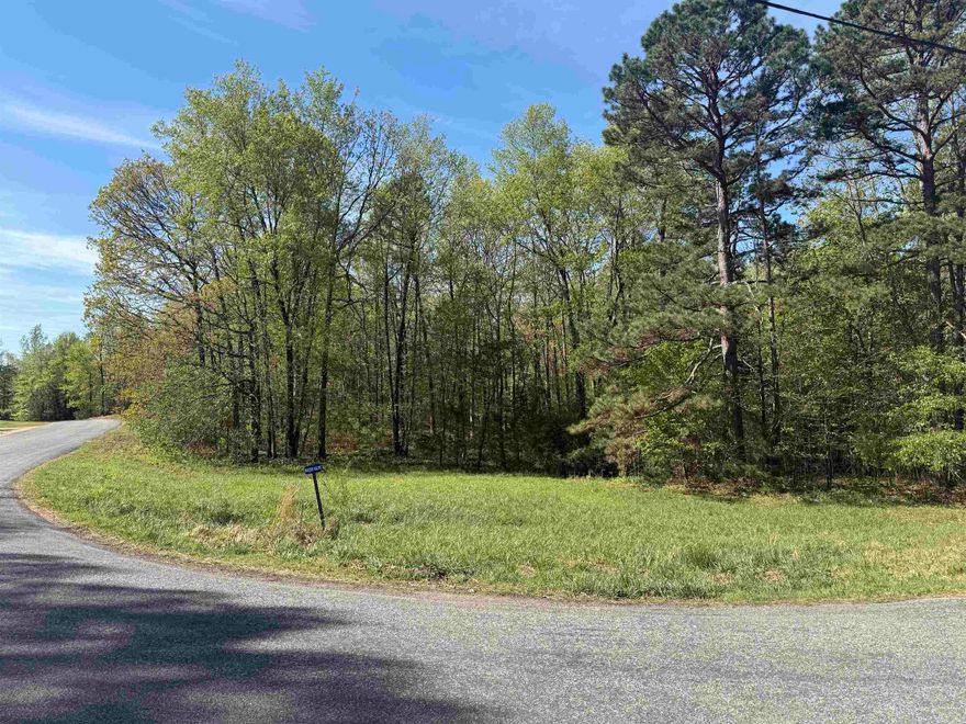 Nice corner lot located in Mountain Aire Subdivision. Great location to build with convenient access to Heber Springs and Greers Ferry Lake.