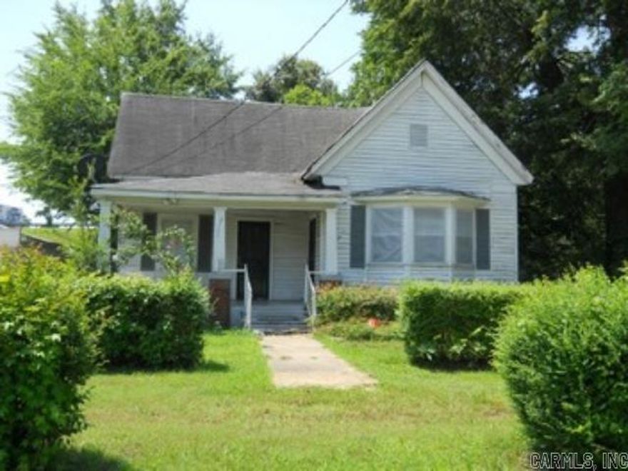 Investment opportunity on the north side; sweat equity required. Great investment opportunity. Call today!