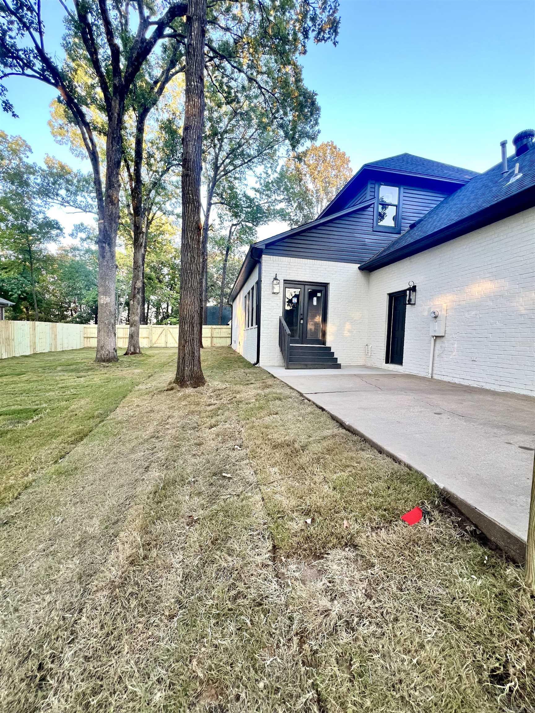 RIVER OAKS - Residential