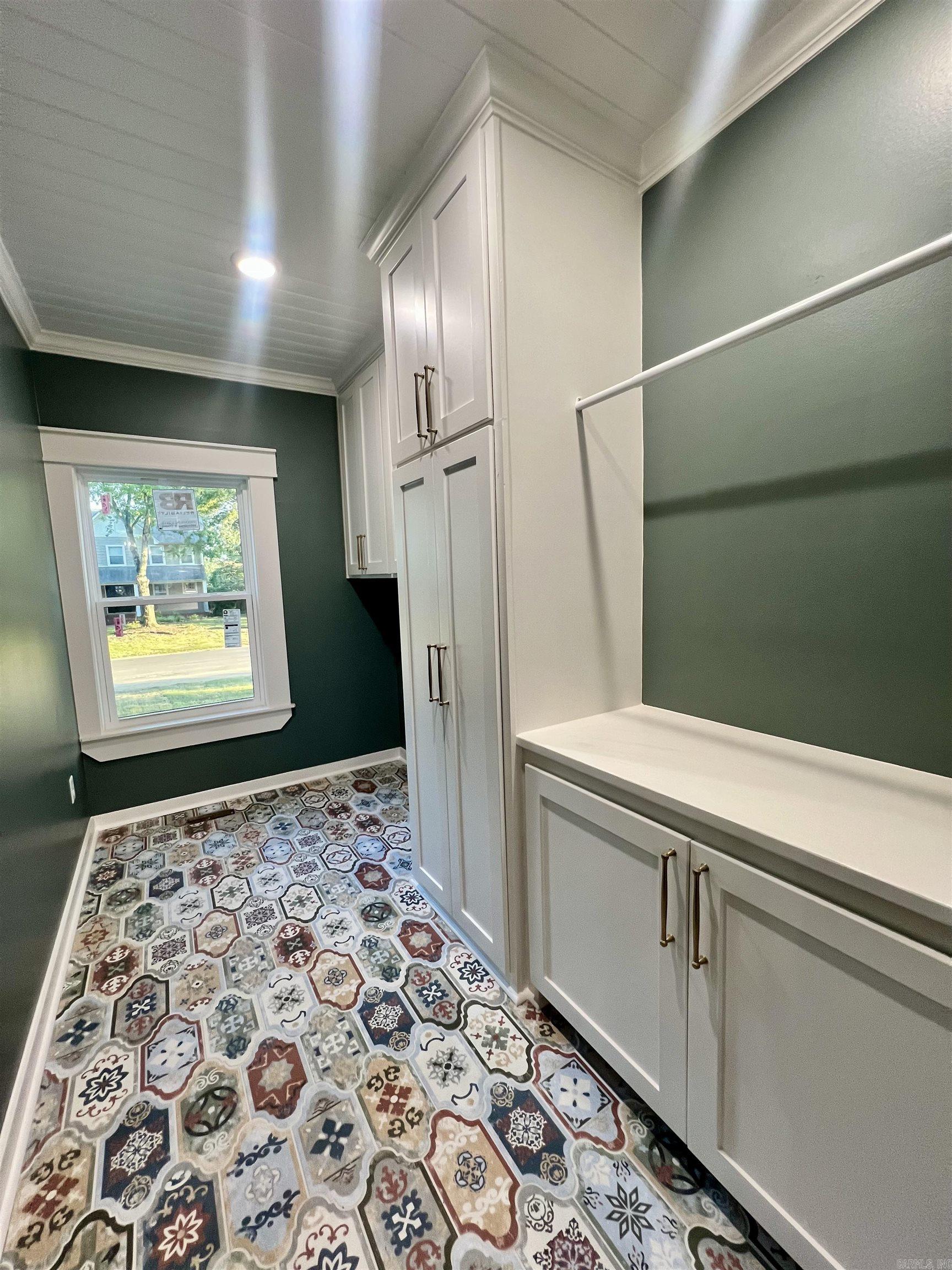 RIVER OAKS - Residential