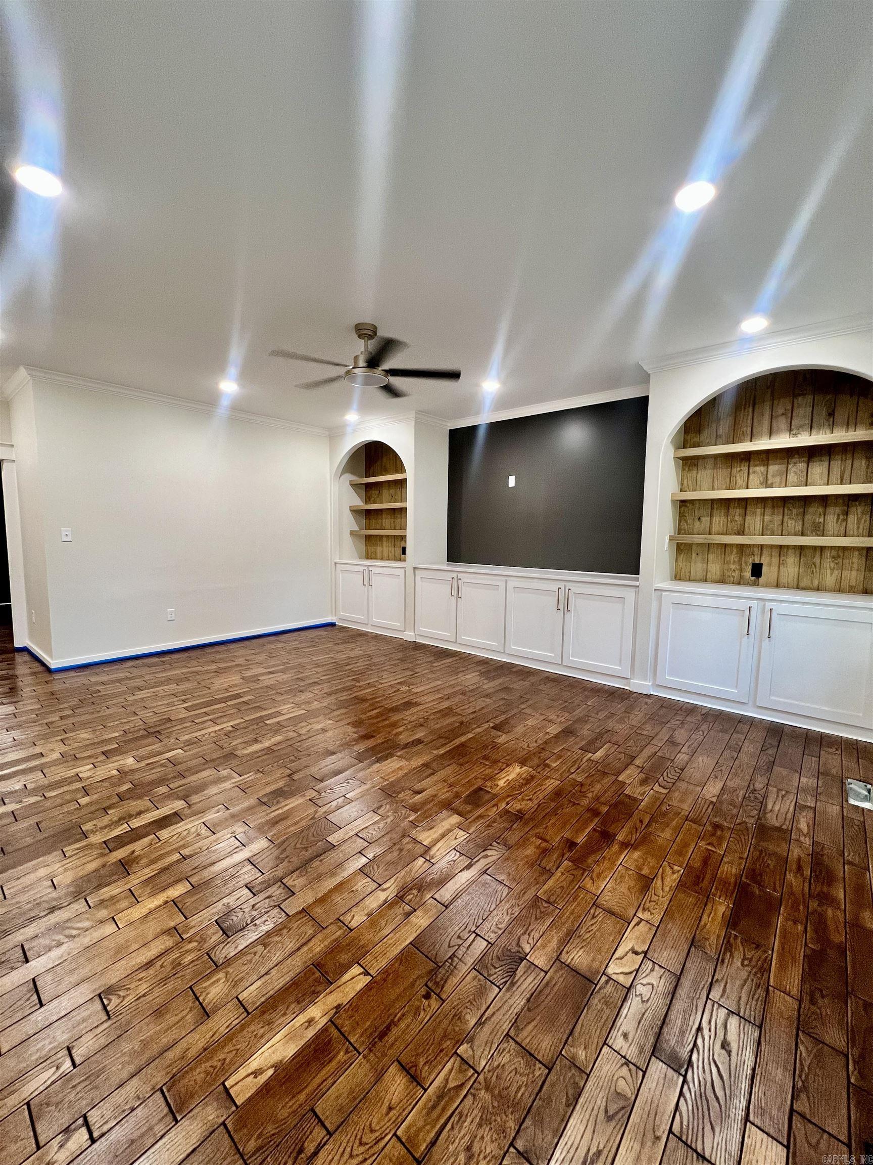 RIVER OAKS - Residential