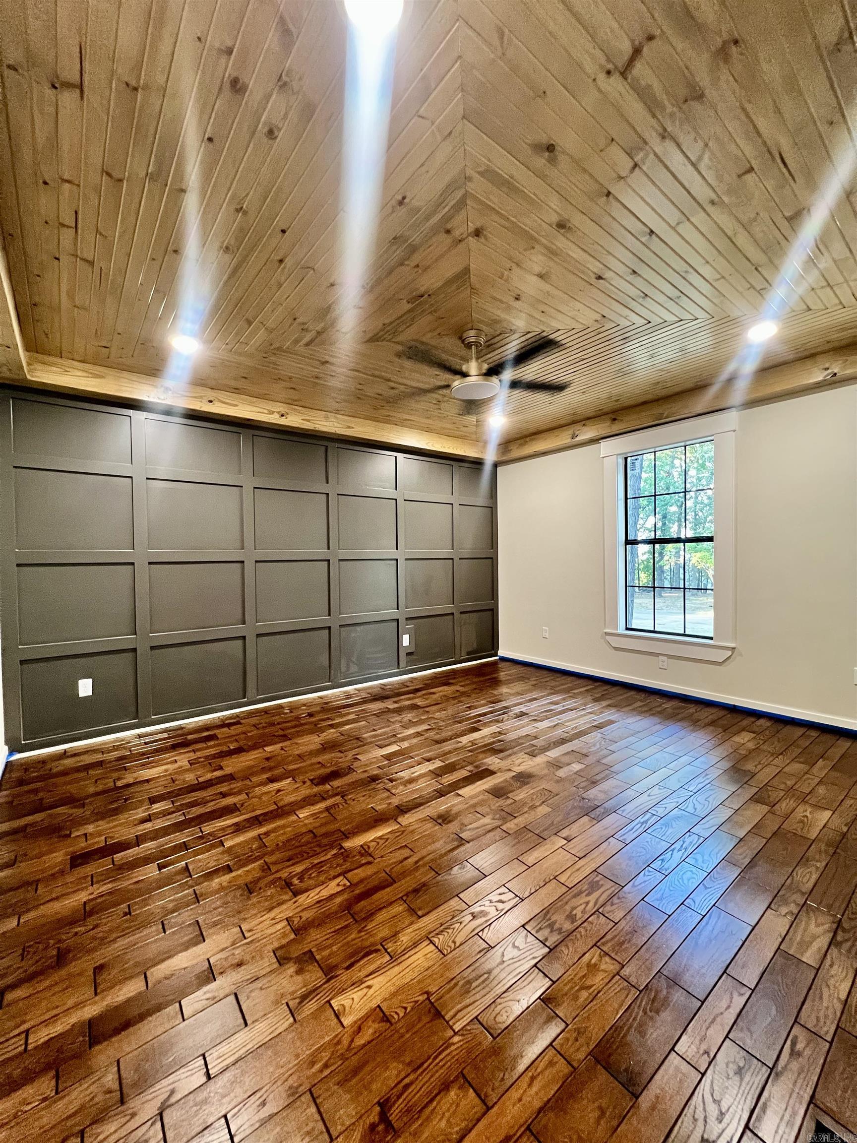 RIVER OAKS - Residential