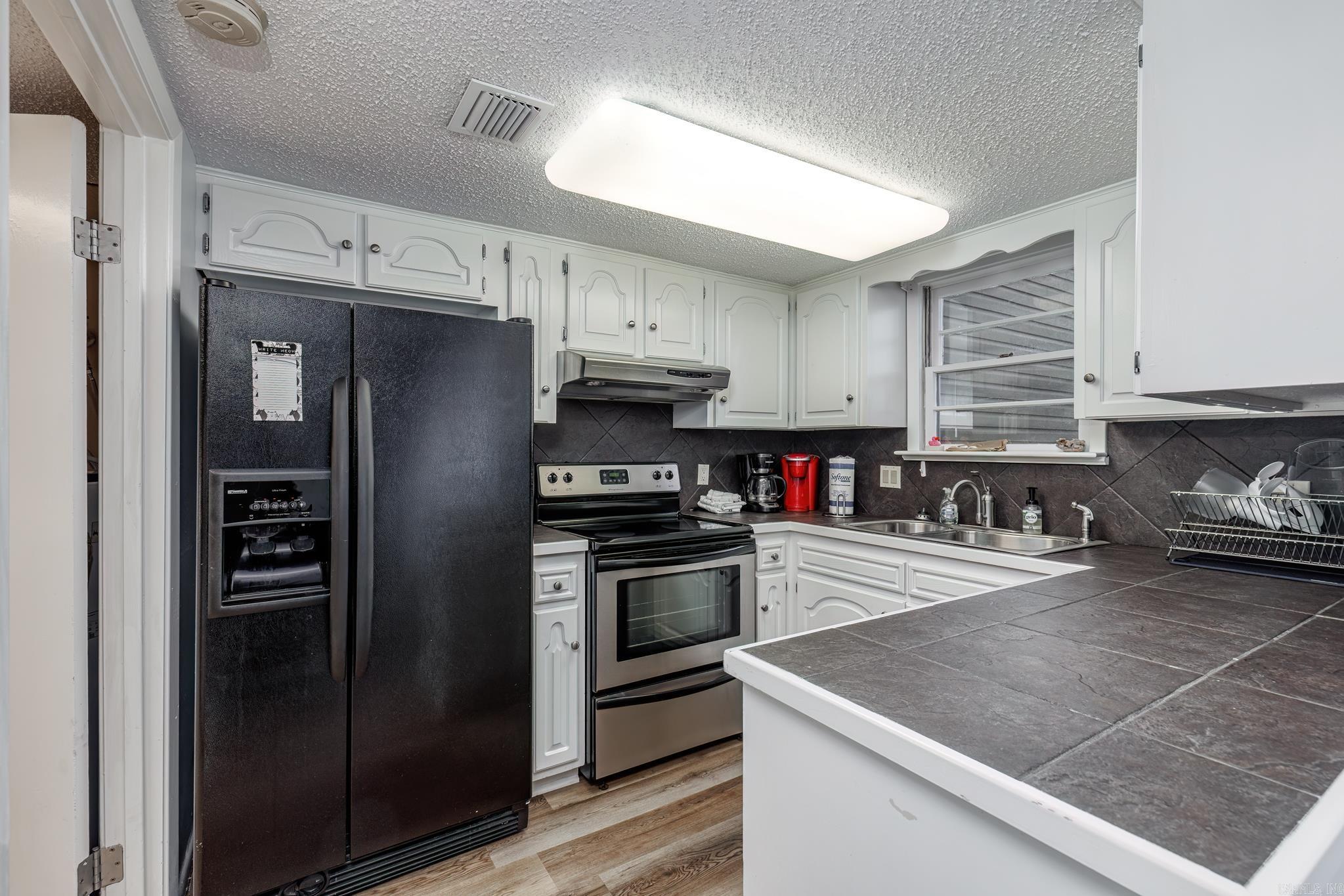 Castellon Courts #1 - Residential