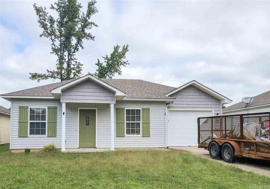 3 bedroom 2 bath home coming available. 1 car garage. New laminate flooring in bedrooms, no carpet! Kitchen appliance. Washer/dryer hookups. Lease terms 12 months, $900 deposit, $40 application fee. Apply online at c21prjxrentals.com