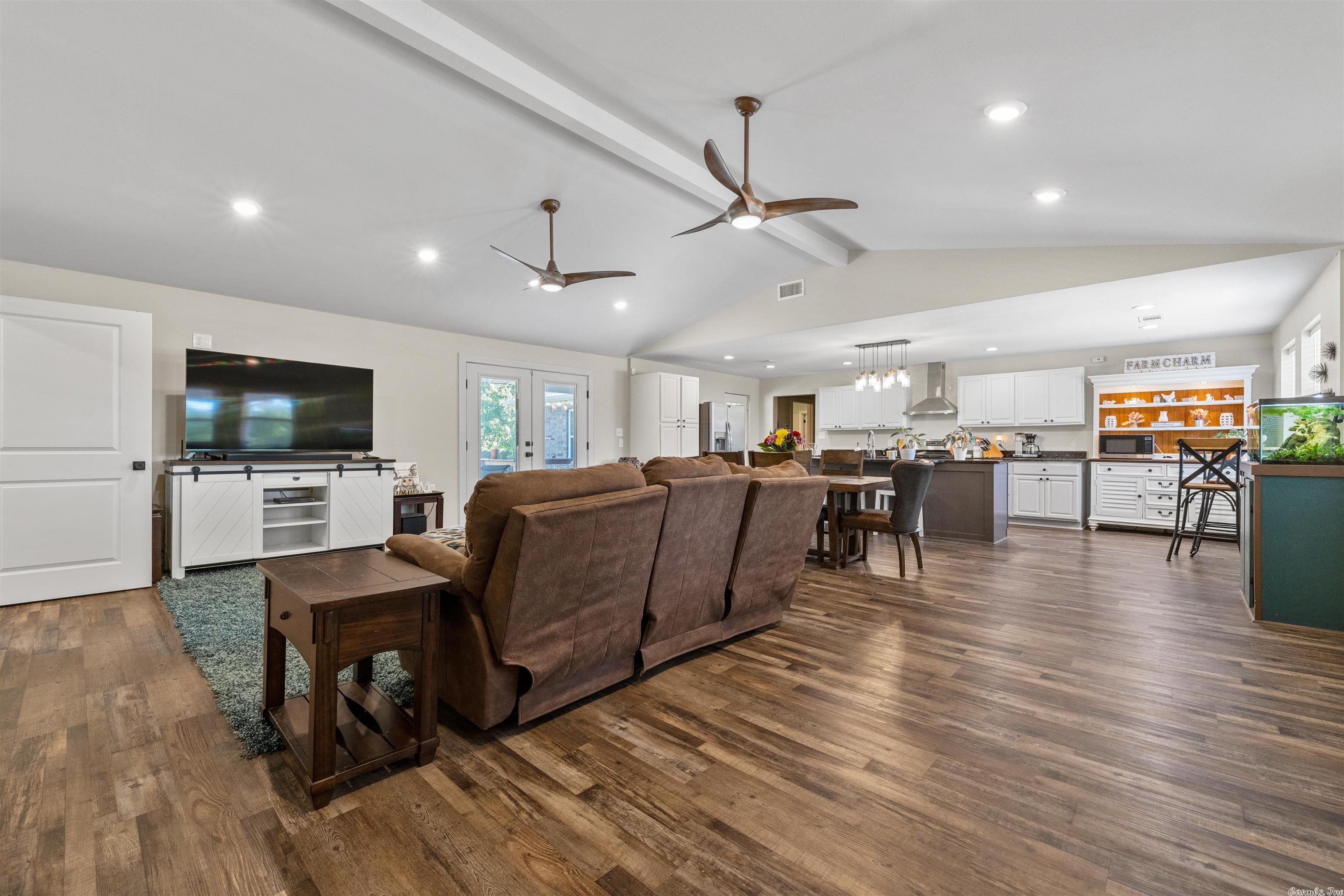 PARADISE MOUNTAIN - Residential