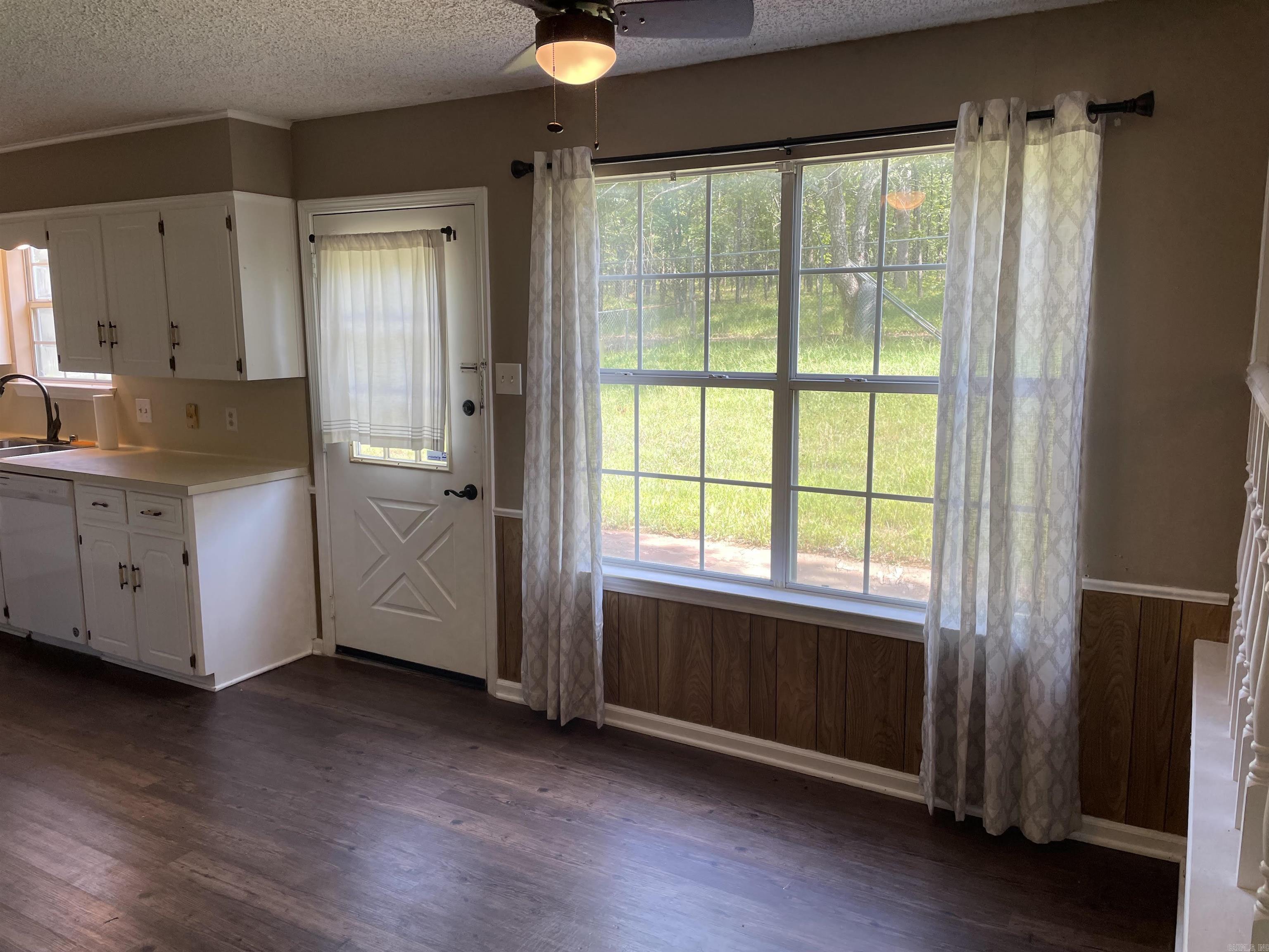 WOODLAND HILLS - Residential