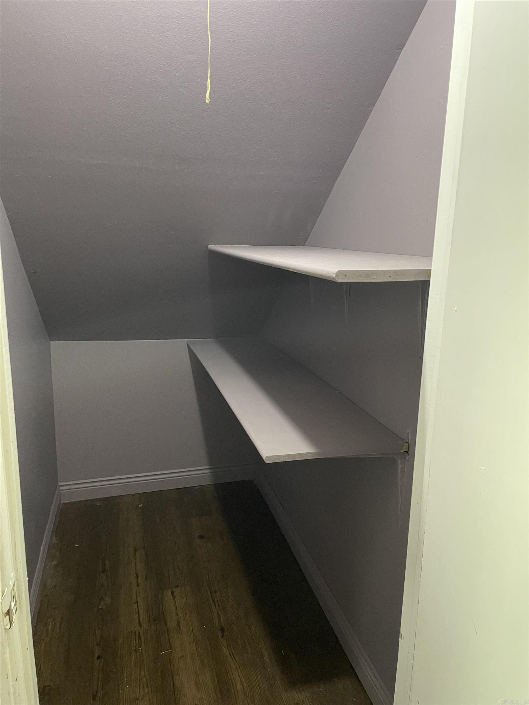 WOODLAND HILLS - Residential