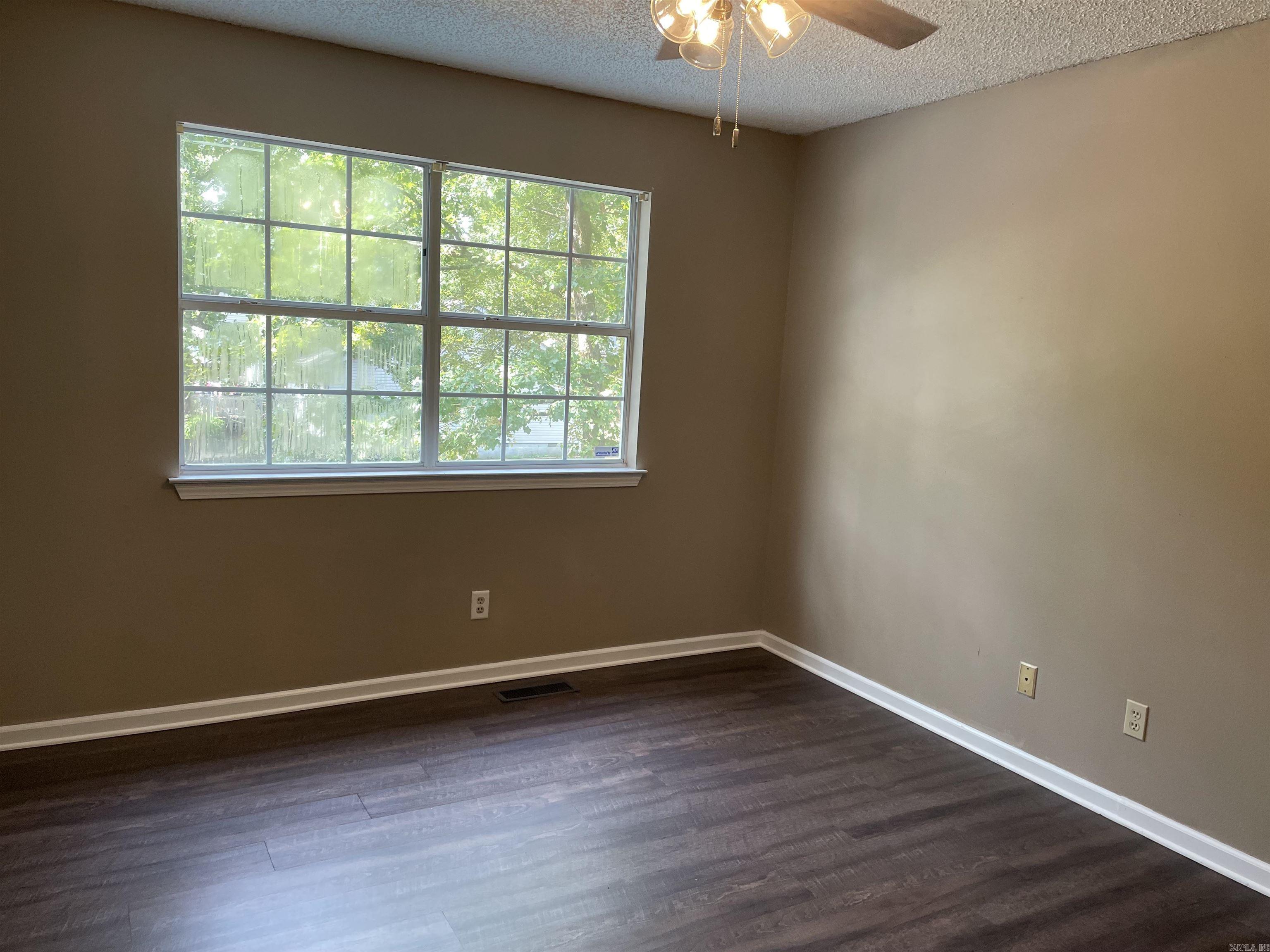 WOODLAND HILLS - Residential