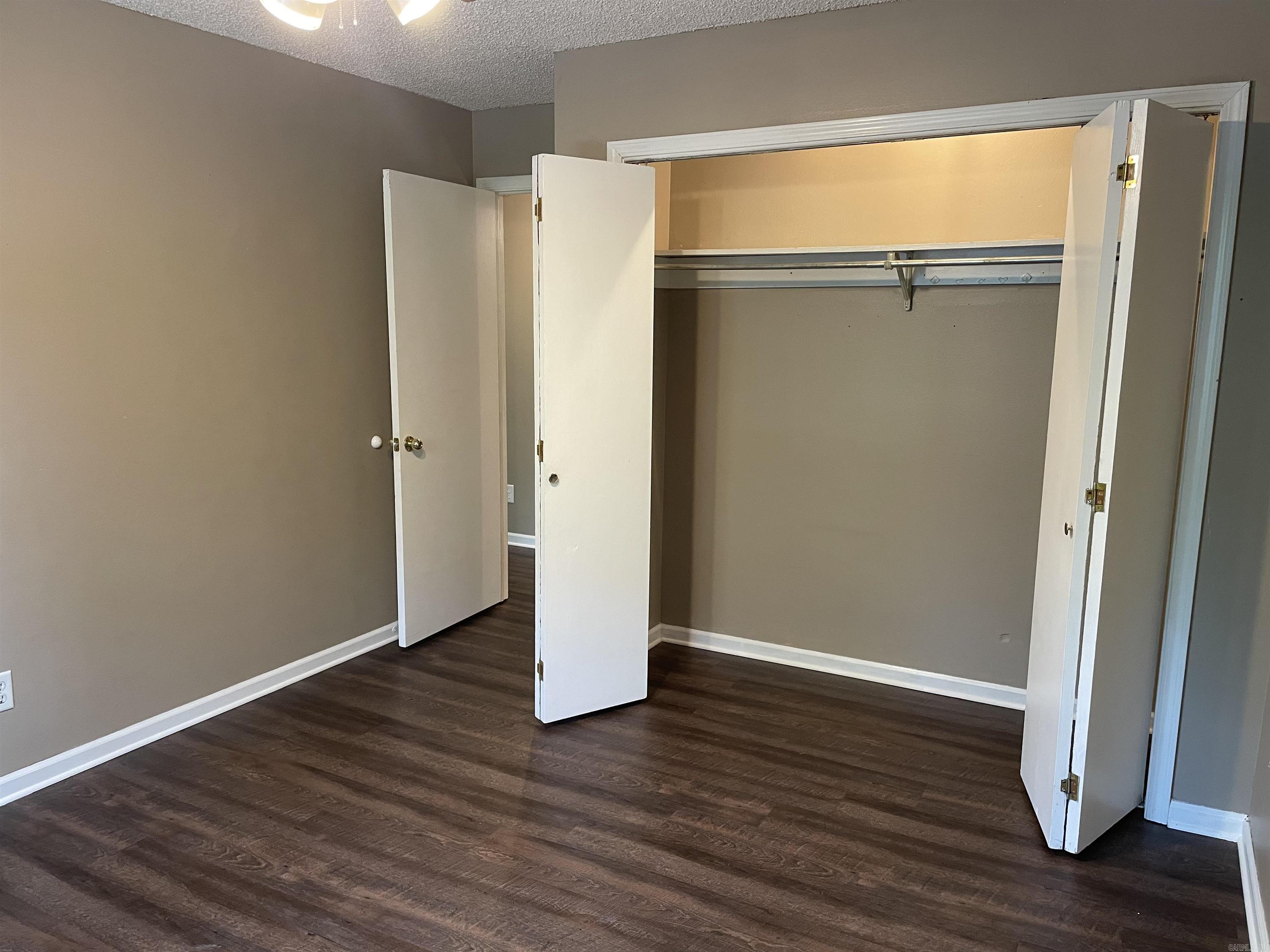 WOODLAND HILLS - Residential