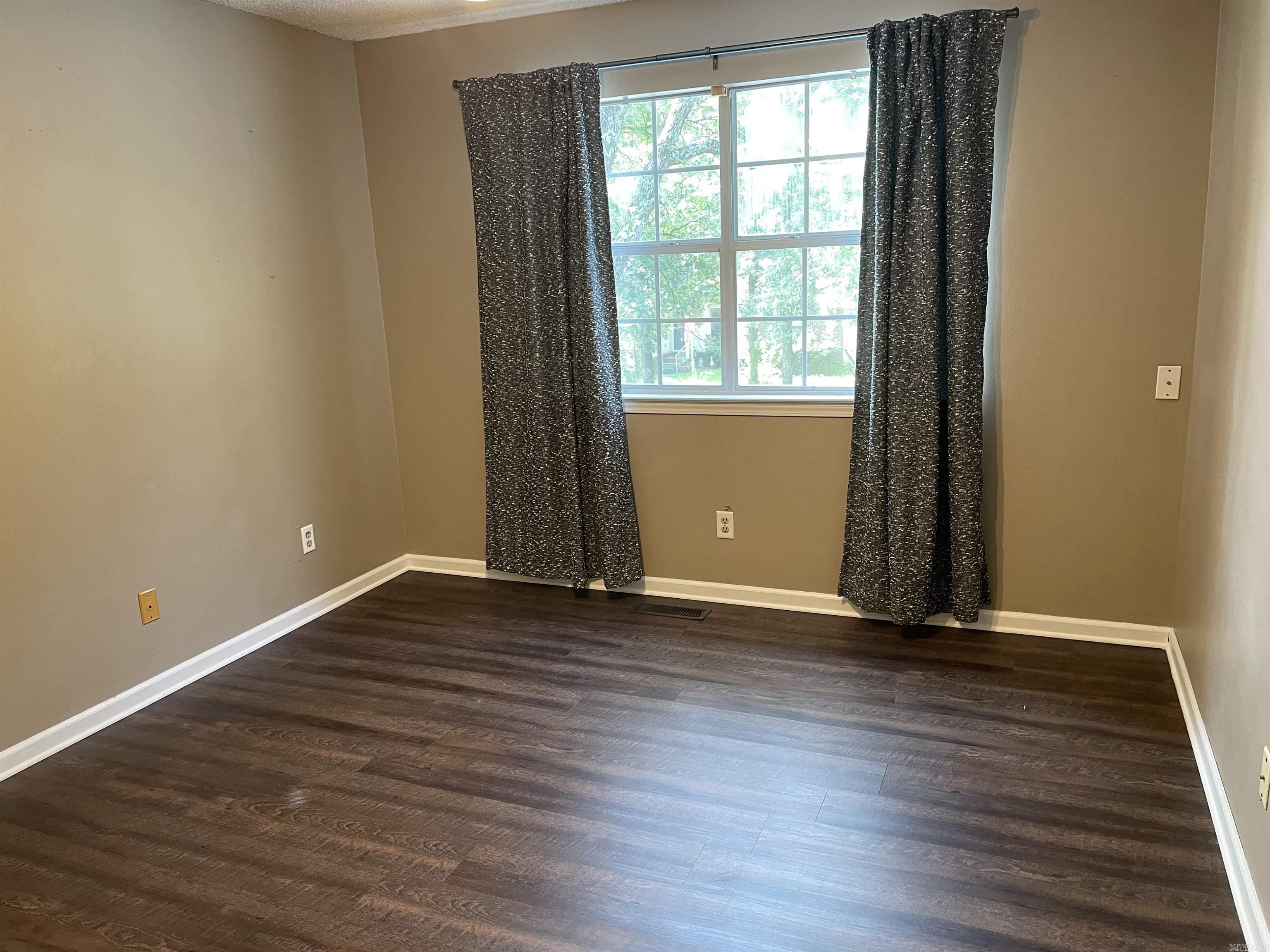 WOODLAND HILLS - Residential