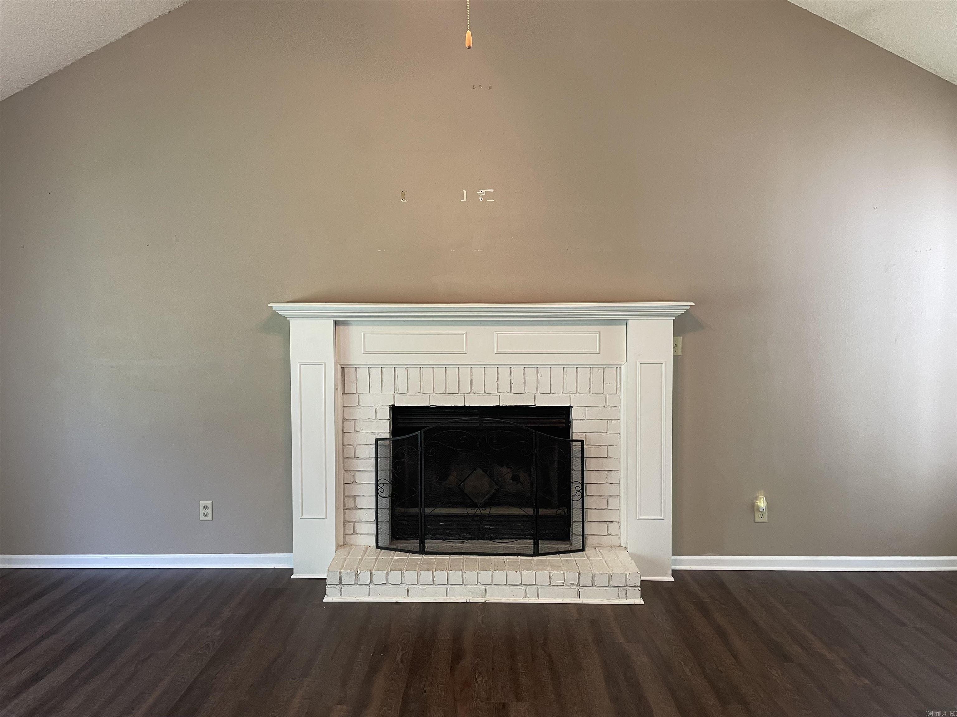 WOODLAND HILLS - Residential