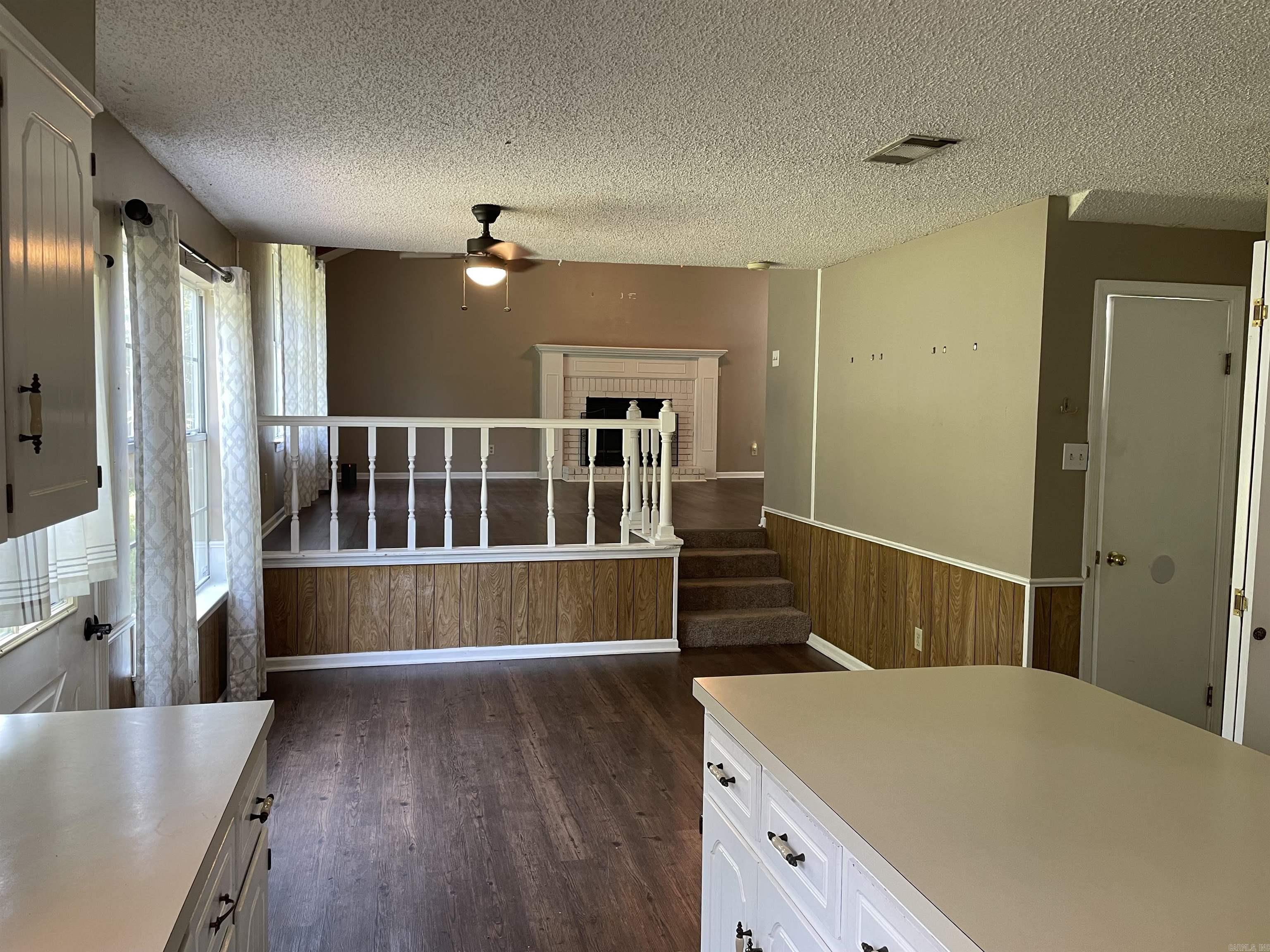 WOODLAND HILLS - Residential