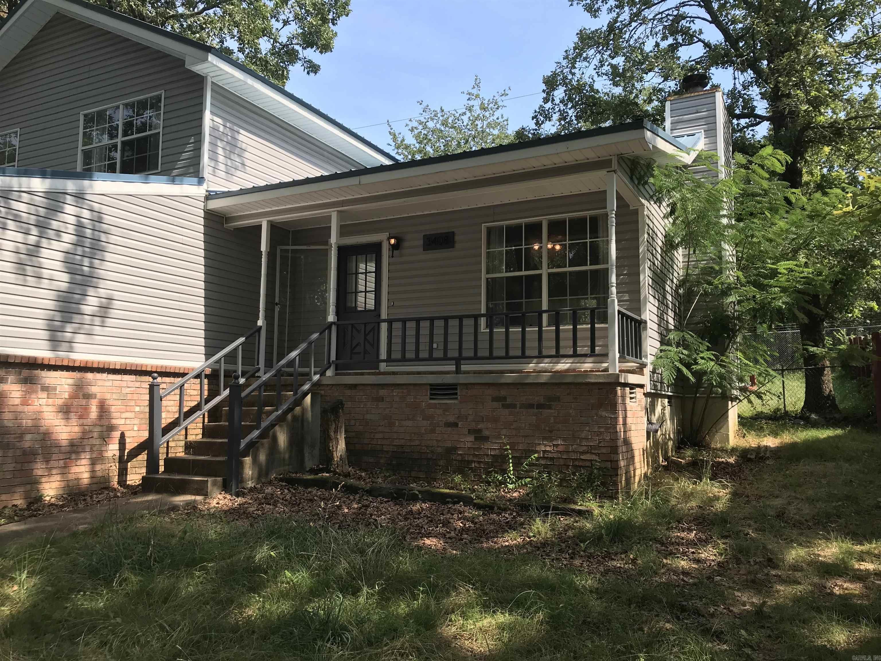 WOODLAND HILLS - Residential