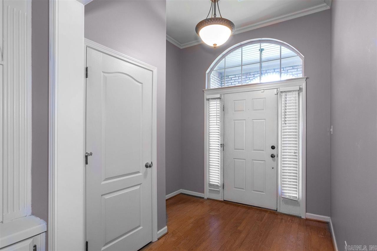 SECLUDED HILLS - Residential