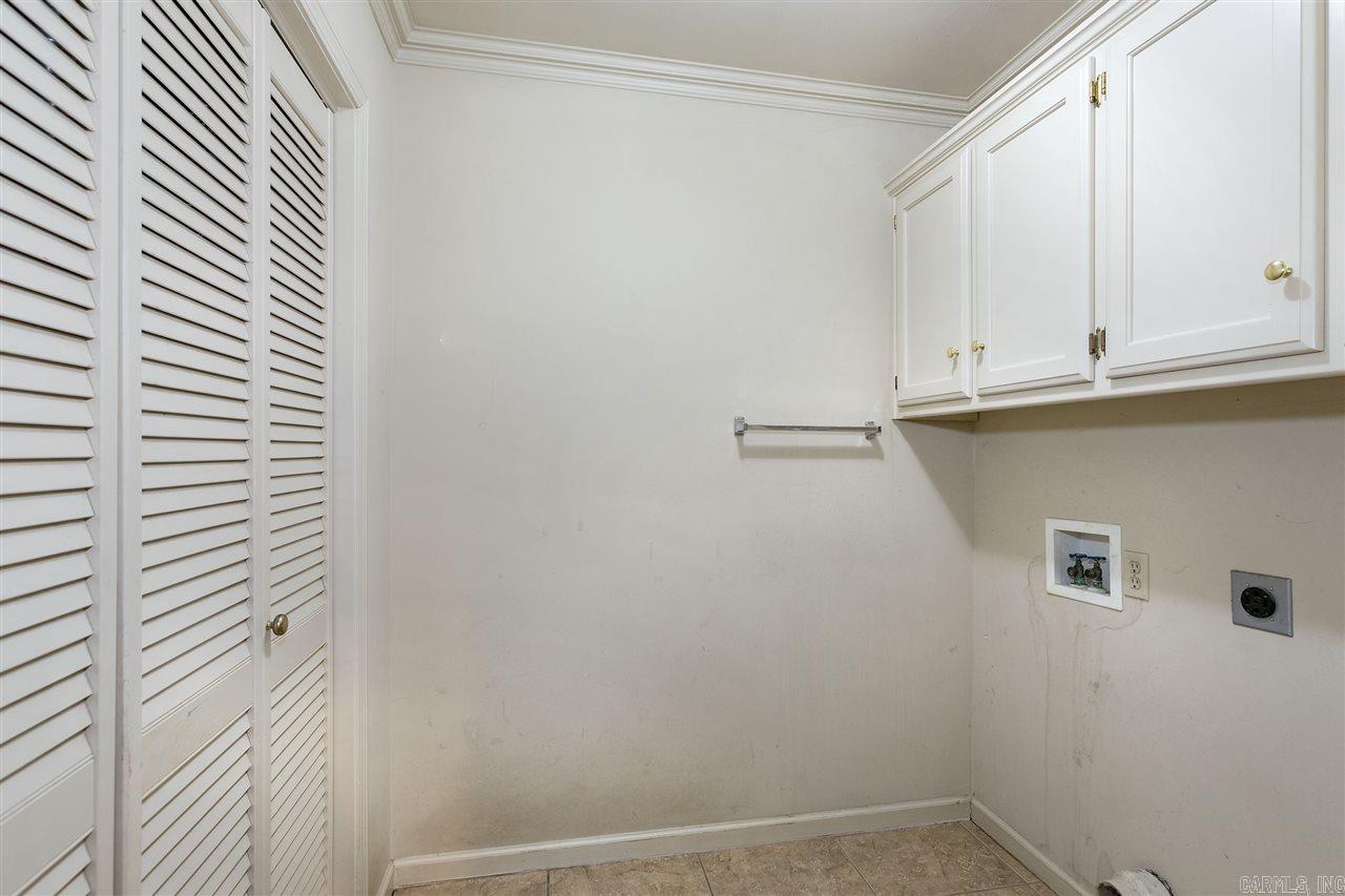 SECLUDED HILLS - Residential