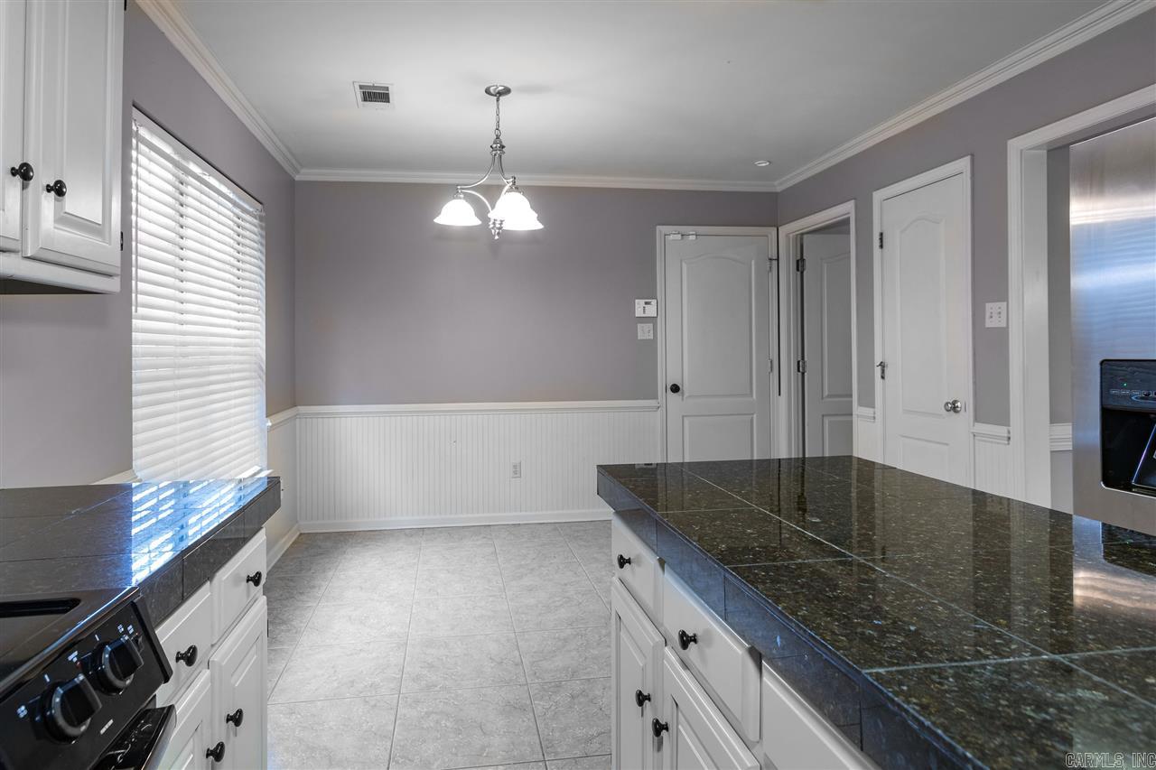 SECLUDED HILLS - Residential