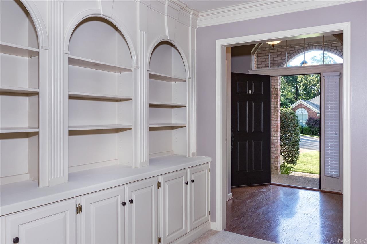 SECLUDED HILLS - Residential