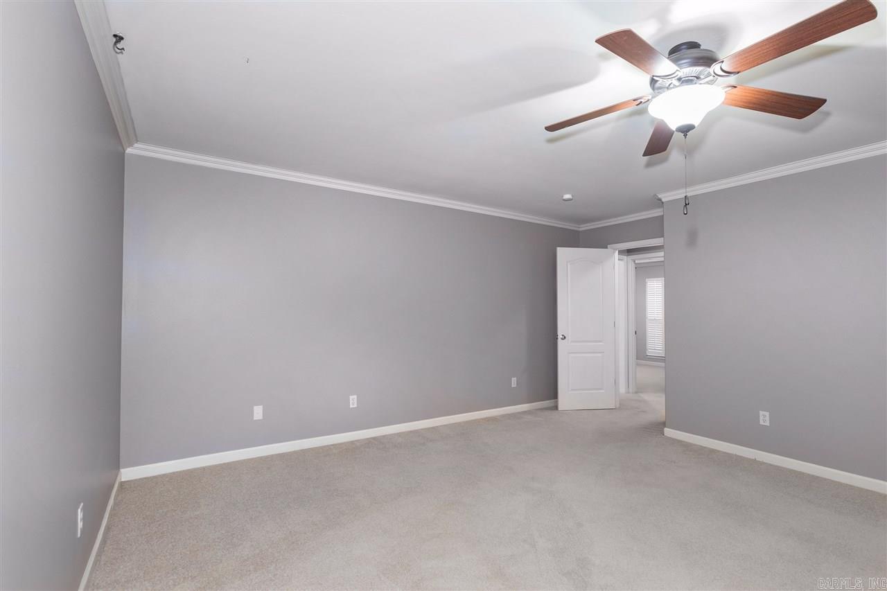 SECLUDED HILLS - Residential