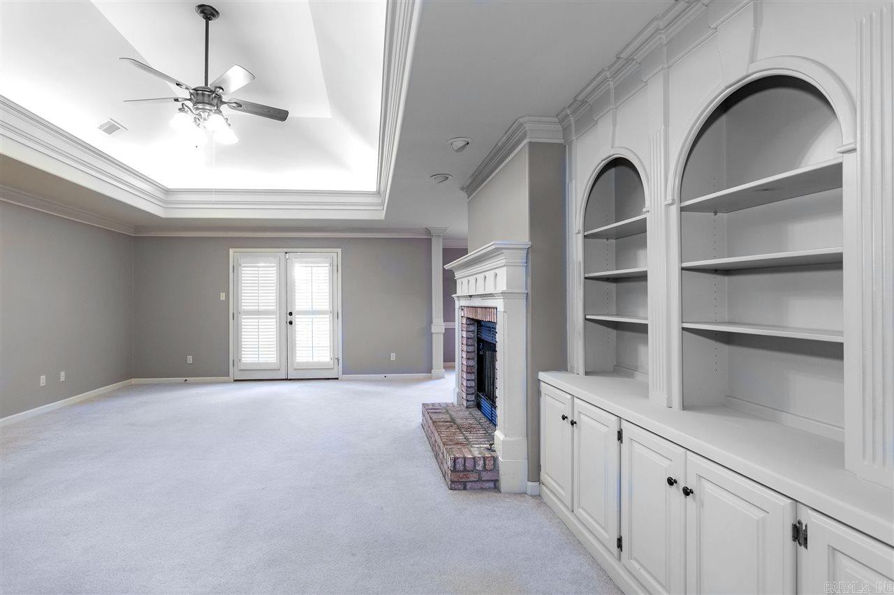 SECLUDED HILLS - Residential