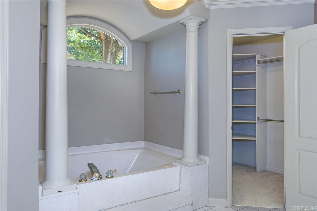 SECLUDED HILLS - Residential