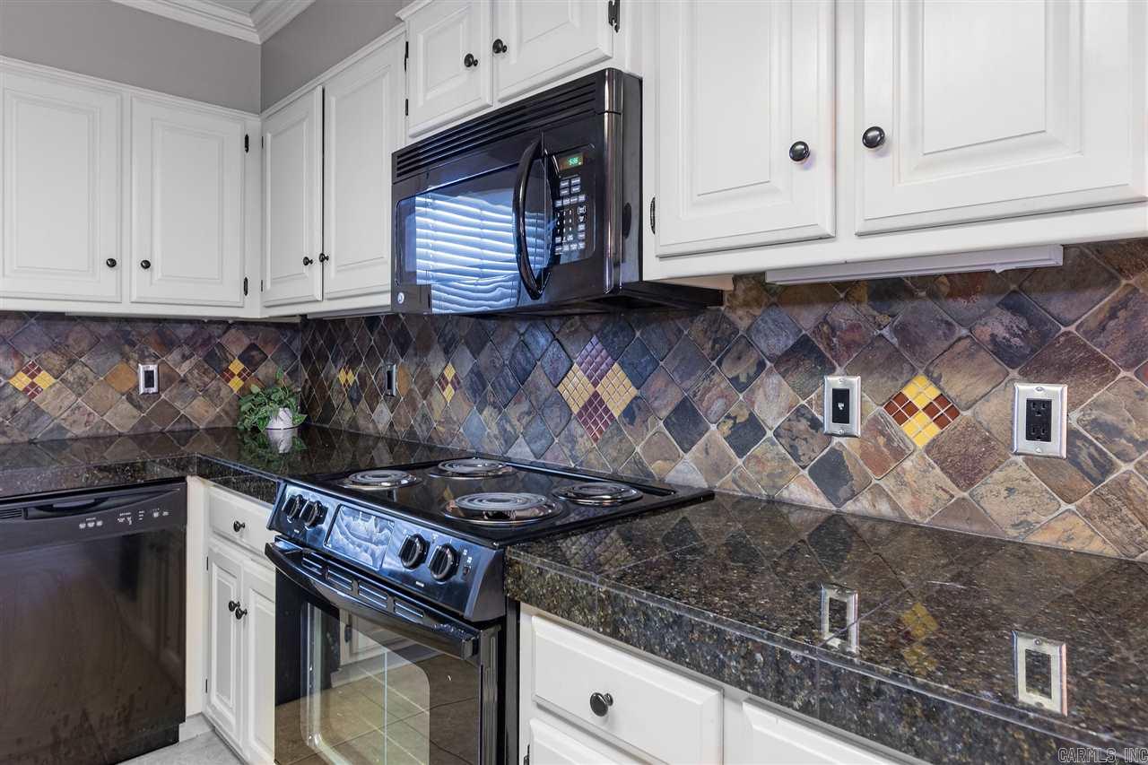 SECLUDED HILLS - Residential