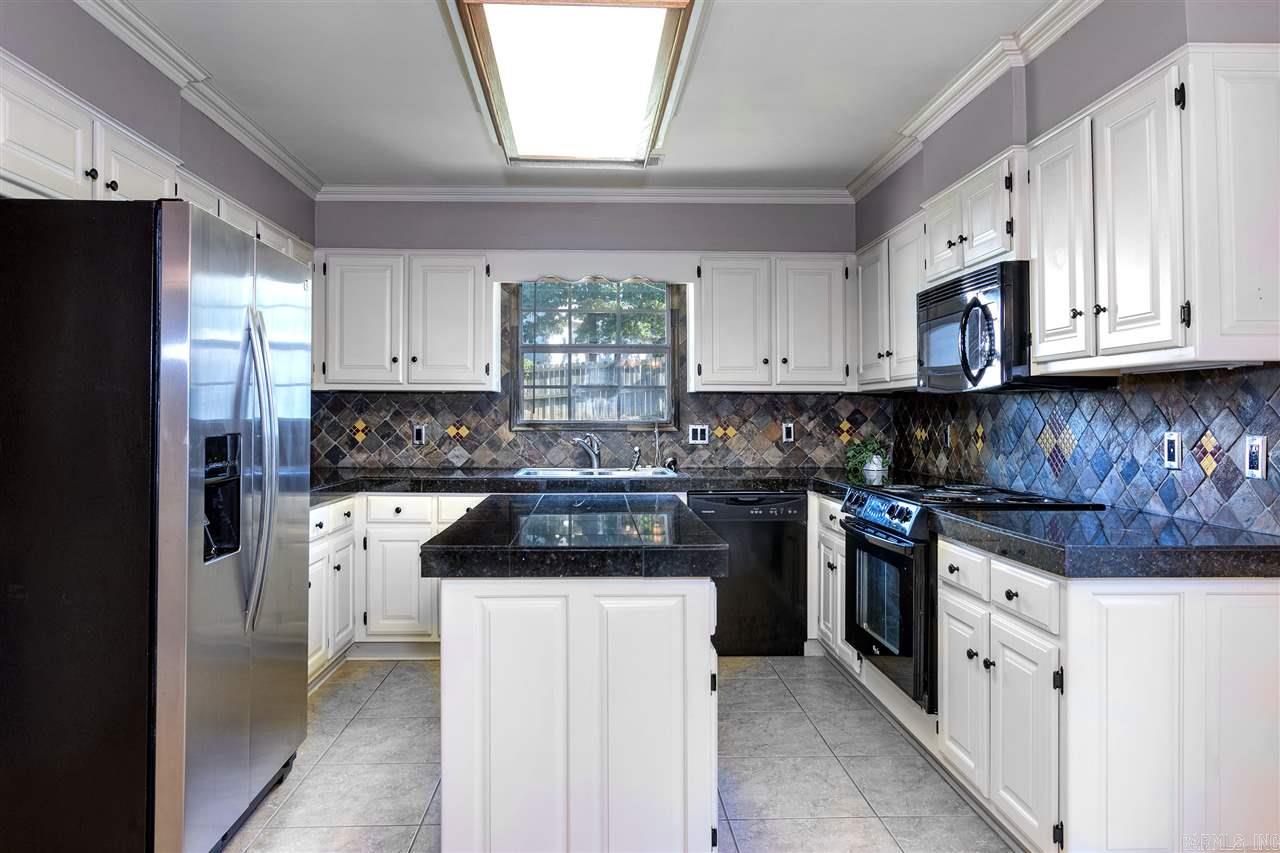 SECLUDED HILLS - Residential