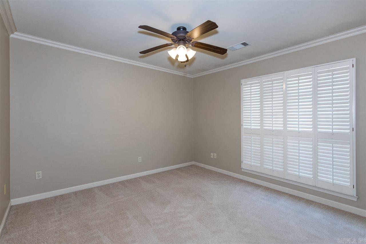 SECLUDED HILLS - Residential