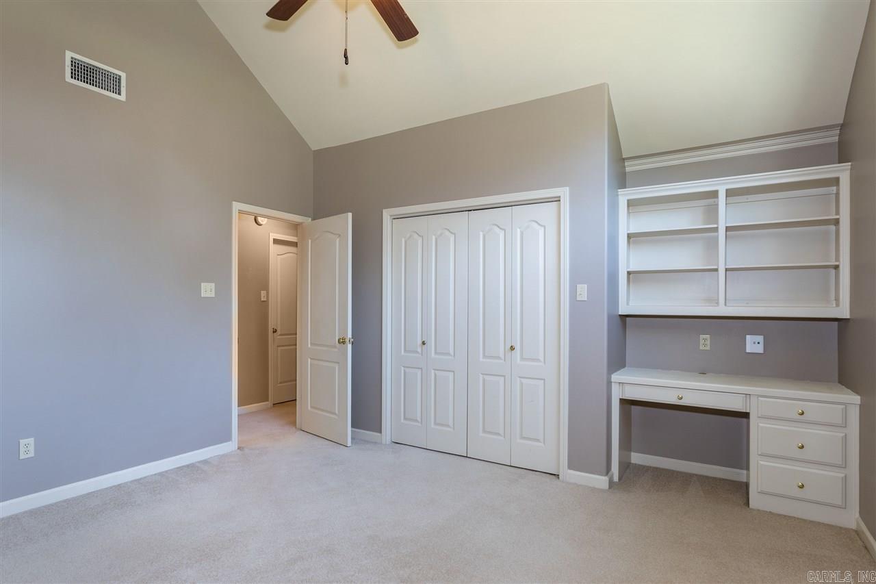 SECLUDED HILLS - Residential